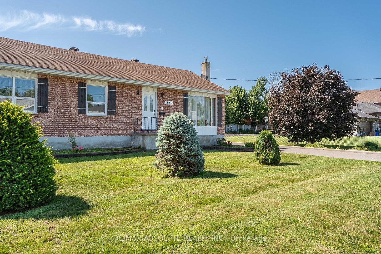 Photo 2 of 1880 Kingsdale Avenue, Ottawa, Blossom Park/Leitrim — HOMEH