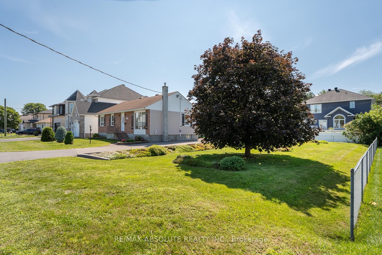 Photo 4 of 1880 Kingsdale Avenue, Ottawa, Blossom Park/Leitrim — HOMEH