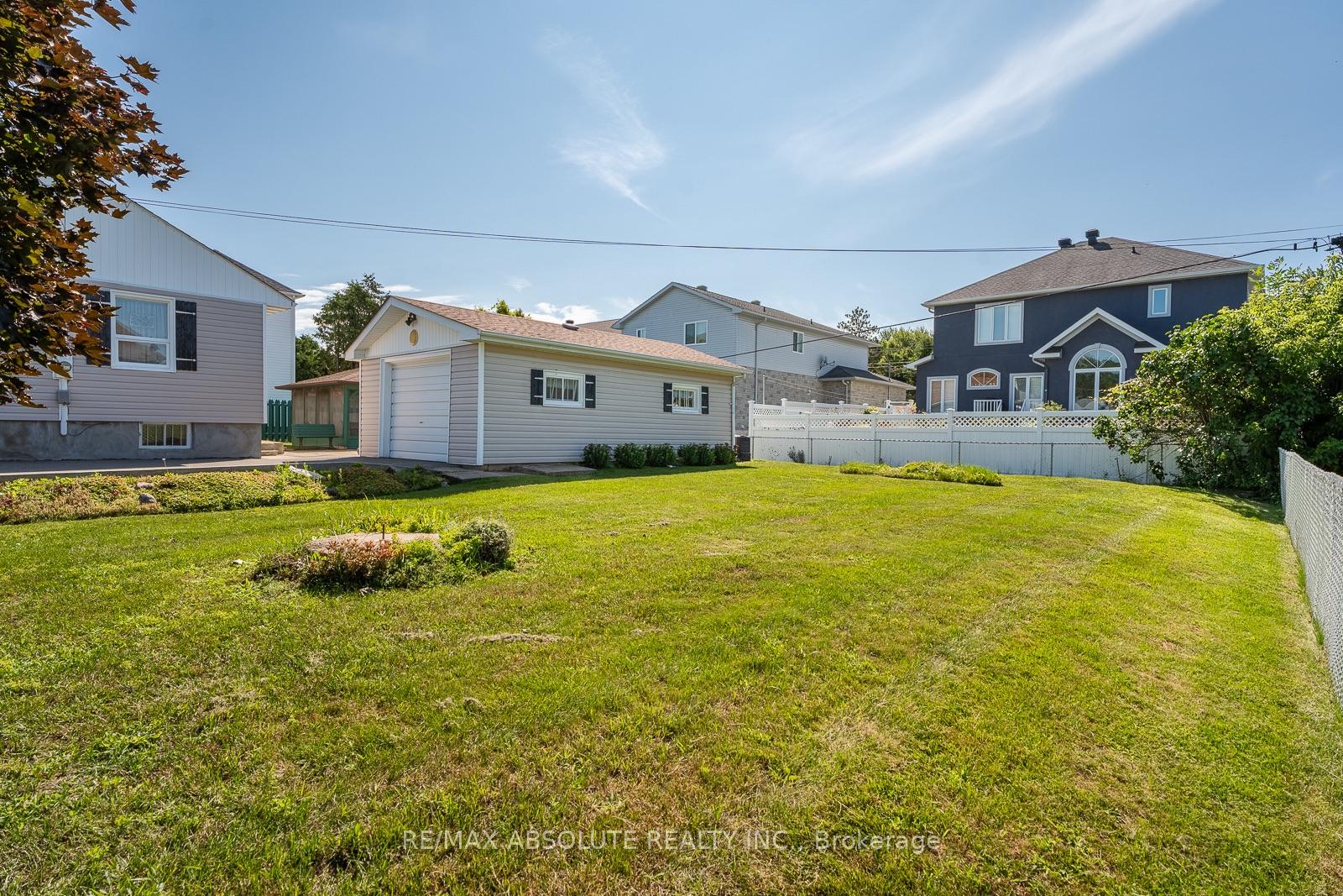 Photo 5 of 1880 Kingsdale Avenue, Ottawa, Blossom Park/Leitrim — HOMEH