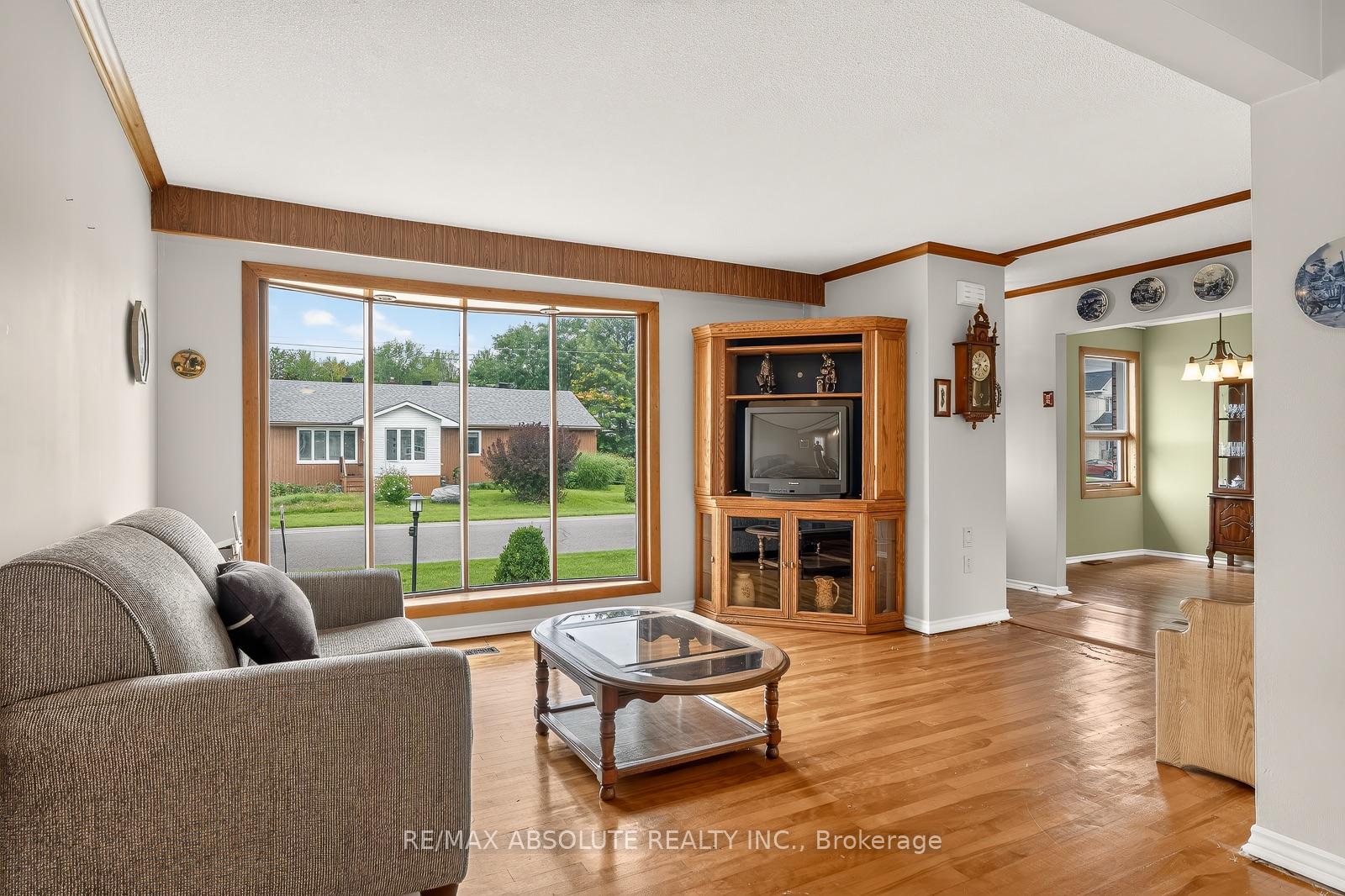 Photo 14 of 1880 Kingsdale Avenue, Ottawa, Blossom Park/Leitrim — HOMEH