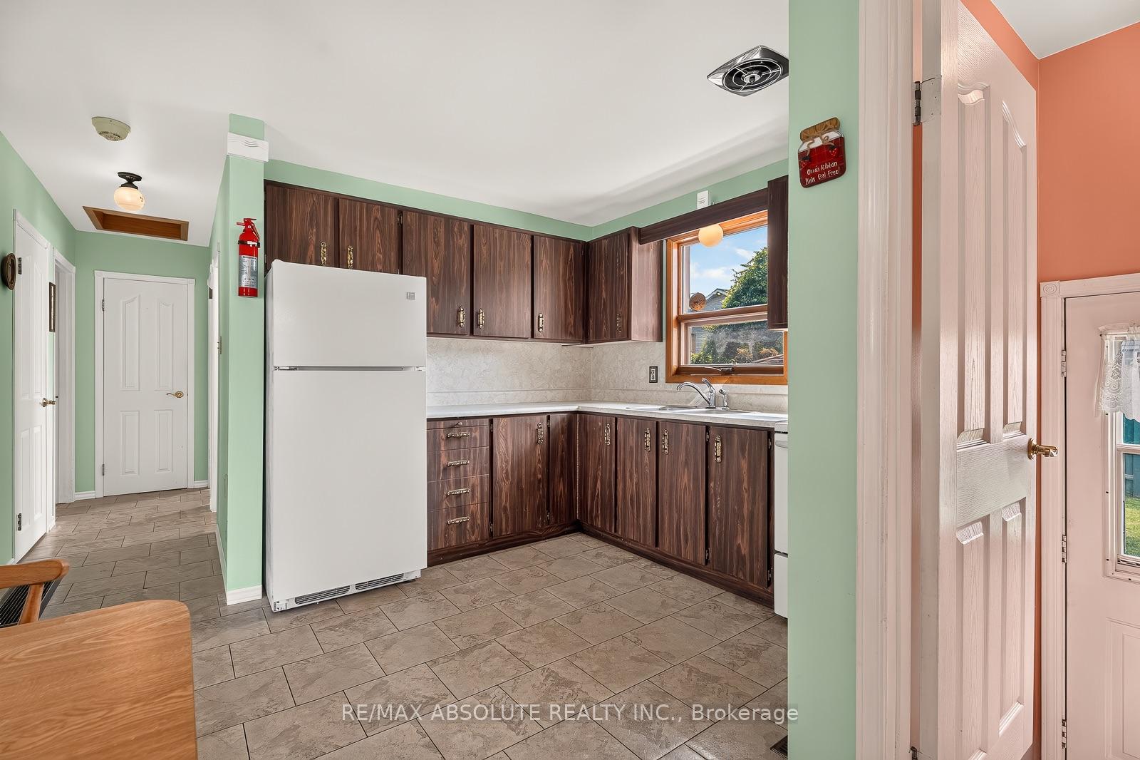 Photo 18 of 1880 Kingsdale Avenue, Ottawa, Blossom Park/Leitrim — HOMEH