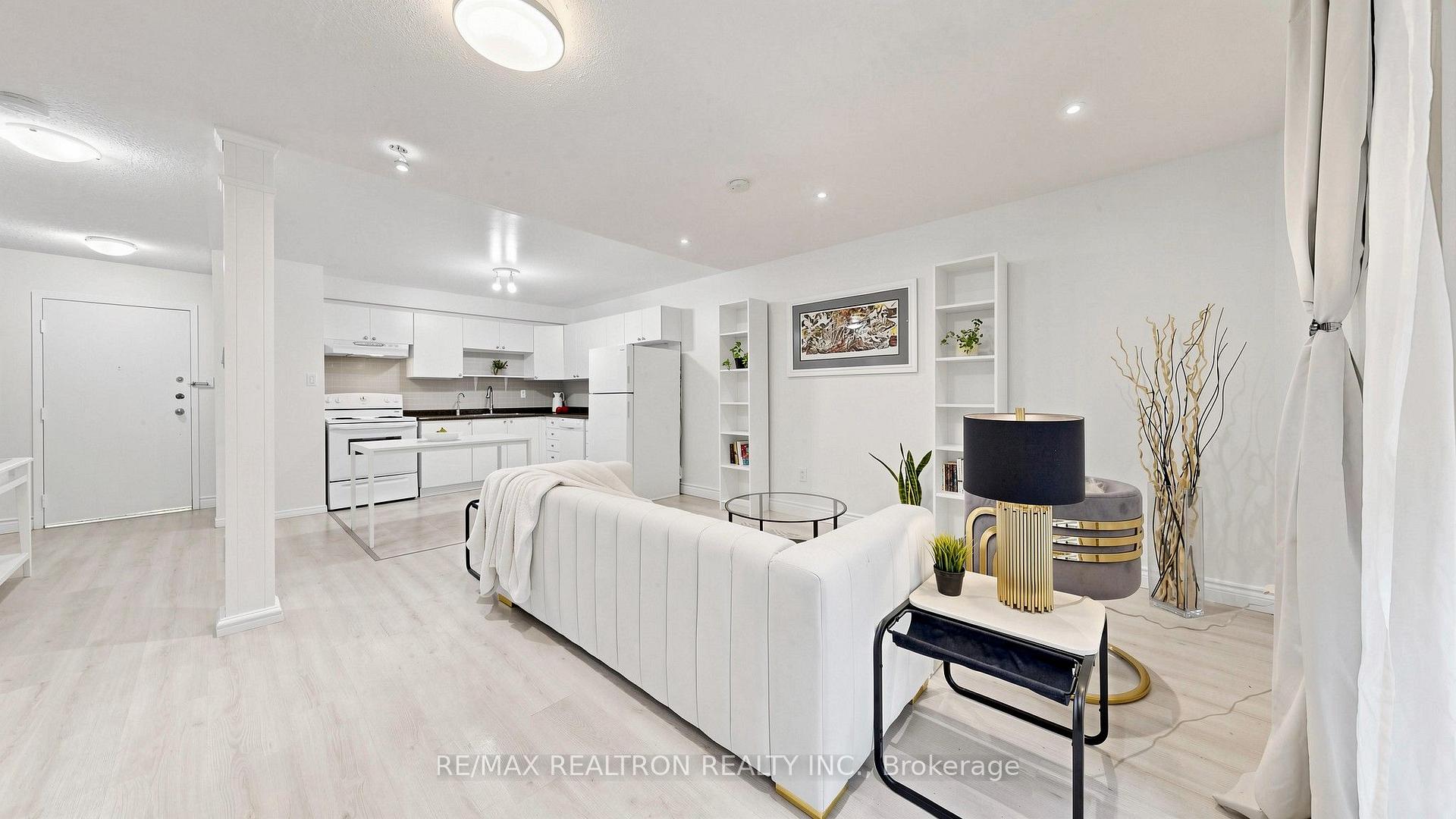 Photo 4 of Unit 151, 10 Moonstone Byway, North York, Hillcrest Village — HOMEH