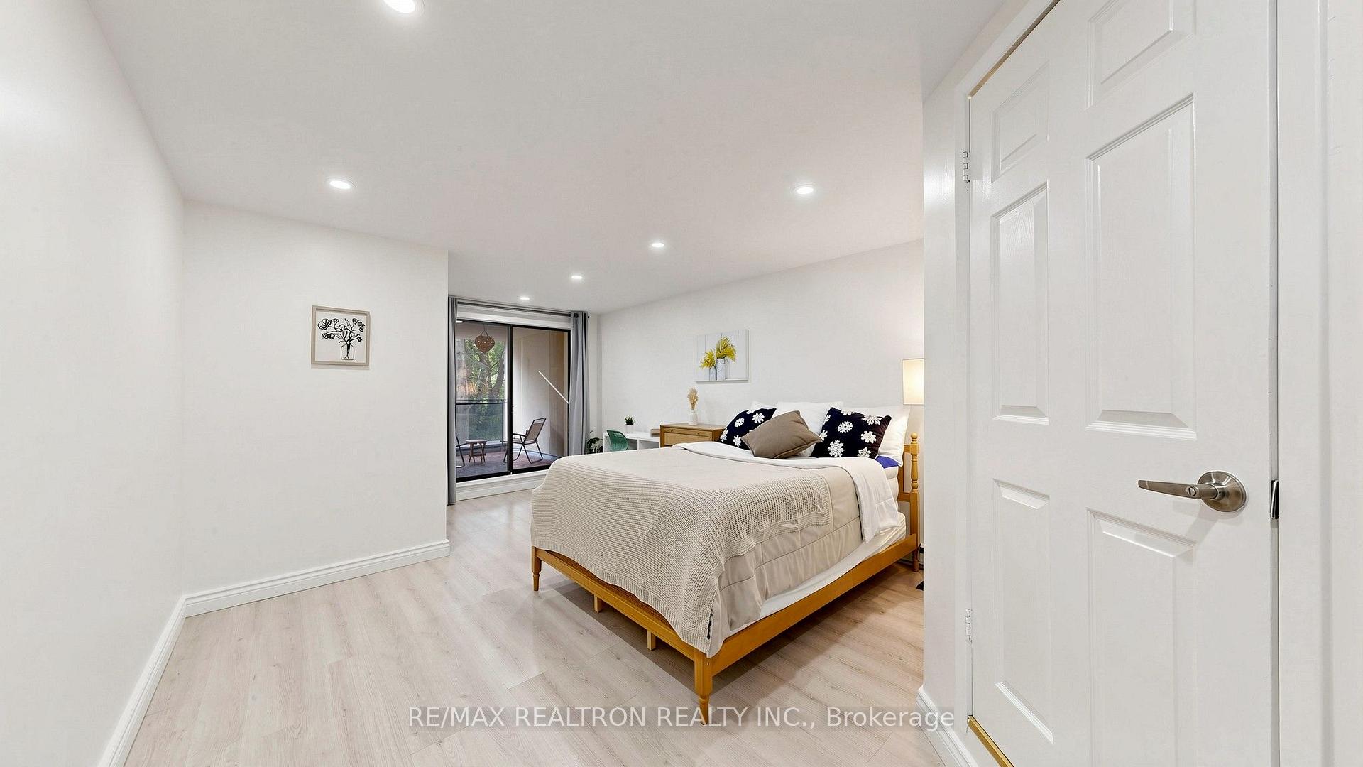 Photo 28 of Unit 151, 10 Moonstone Byway, North York, Hillcrest Village — HOMEH