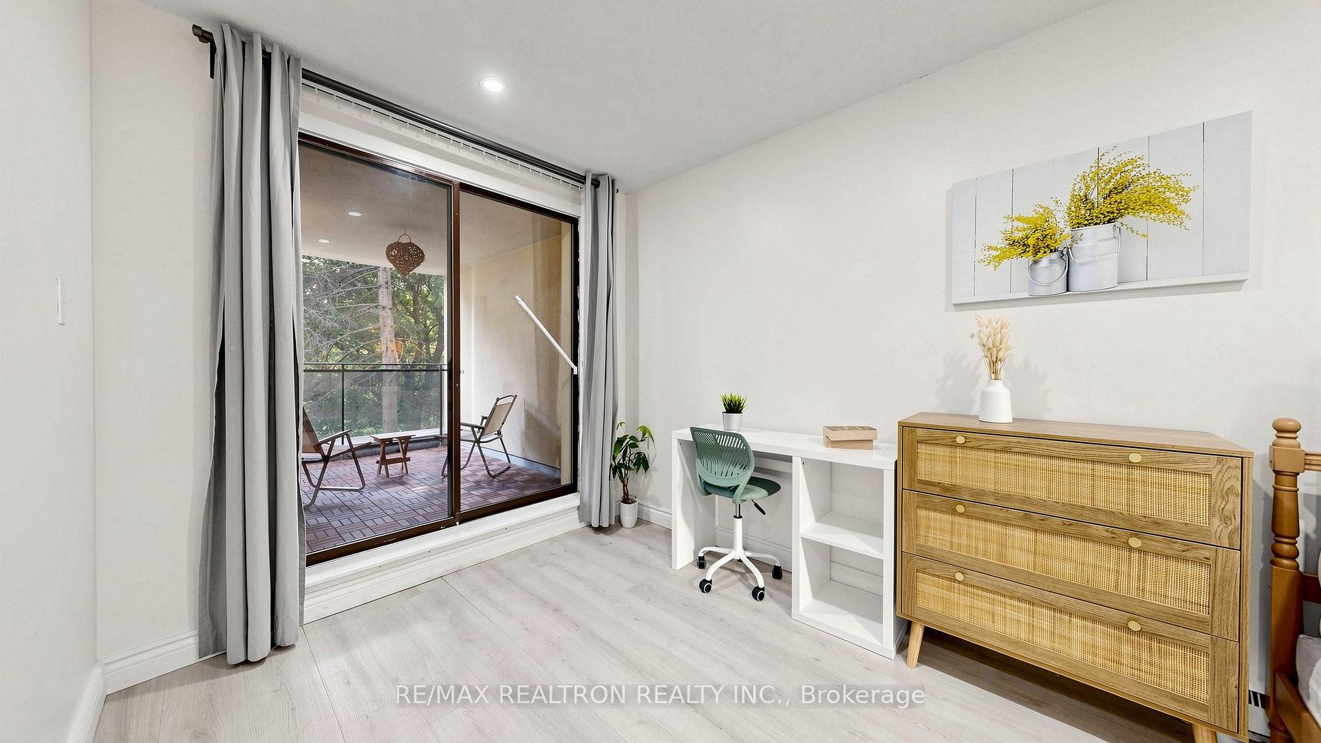 Photo 31 of Unit 151, 10 Moonstone Byway, North York, Hillcrest Village — HOMEH