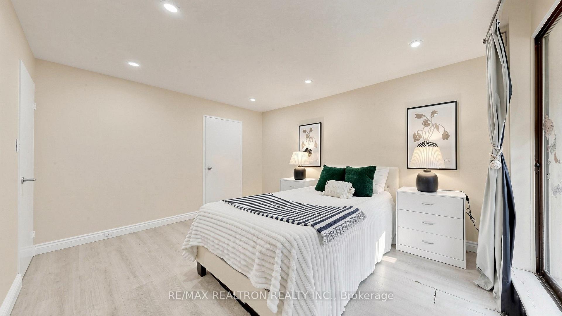 Photo 46 of Unit 151, 10 Moonstone Byway, North York, Hillcrest Village — HOMEH