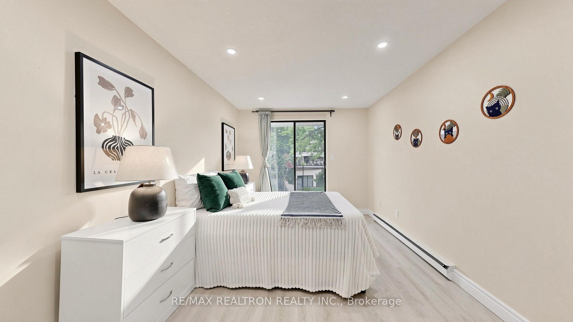 Photo 49 of Unit 151, 10 Moonstone Byway, North York, Hillcrest Village — HOMEH
