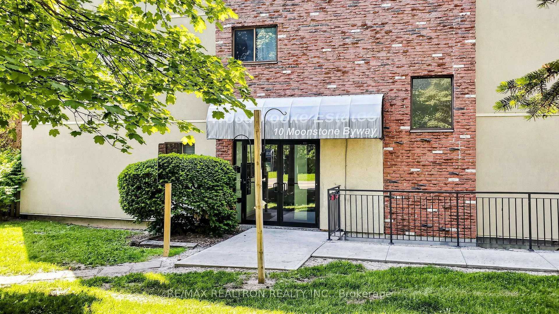 Photo 3 of Unit 151, 10 Moonstone Byway, North York, Hillcrest Village — HOMEH
