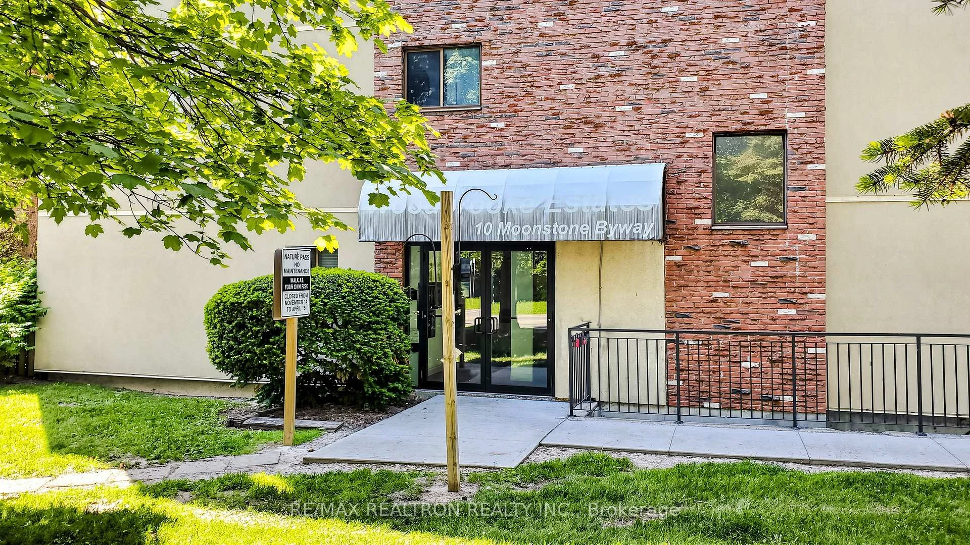 Photo 5 of Unit 151, 10 Moonstone Byway, North York, Hillcrest Village — HOMEH