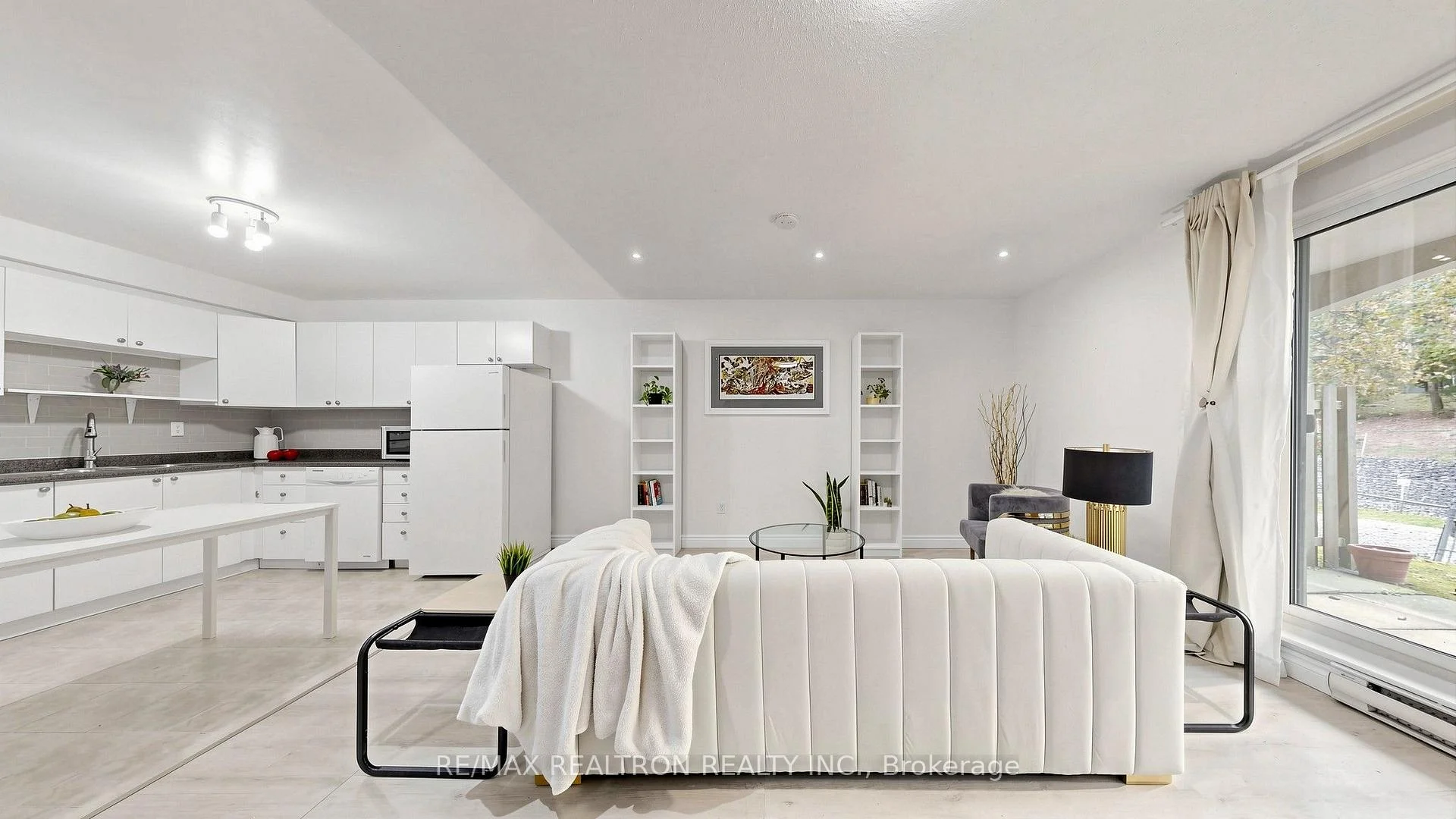 Photo 6 of Unit 151, 10 Moonstone Byway, North York, Hillcrest Village — HOMEH
