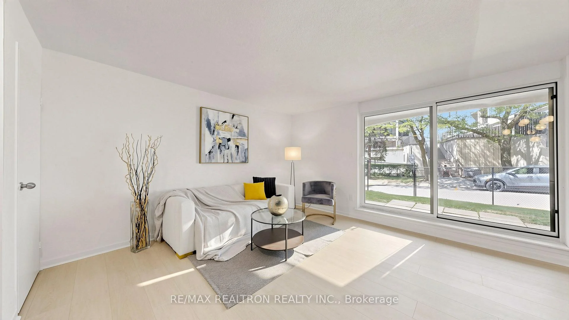 Photo 8 of Unit 151, 10 Moonstone Byway, North York, Hillcrest Village — HOMEH