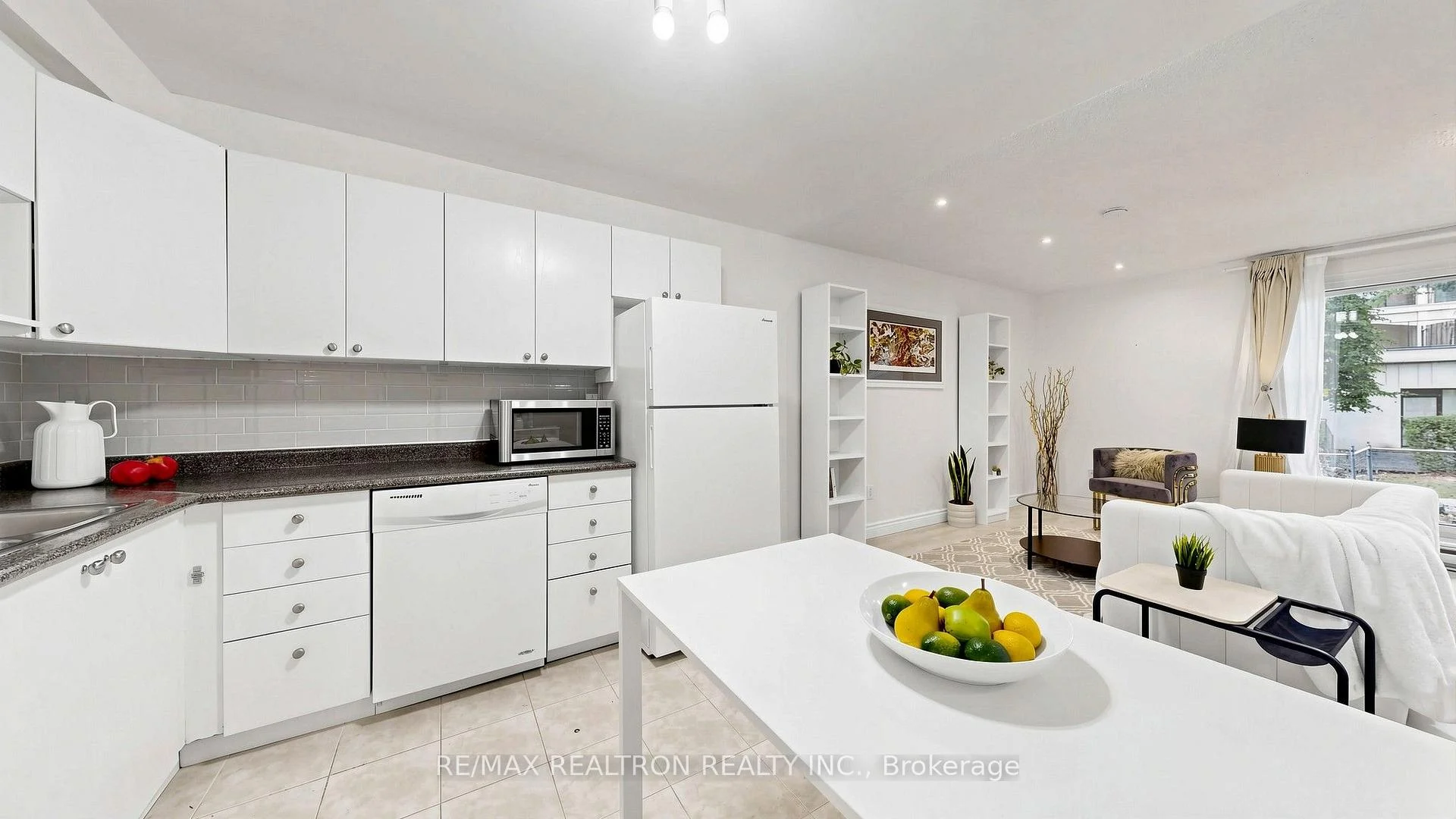 Photo 21 of Unit 151, 10 Moonstone Byway, North York, Hillcrest Village — HOMEH