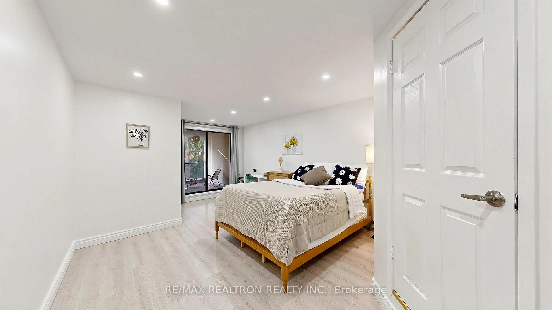 Photo 33 of Unit 151, 10 Moonstone Byway, North York, Hillcrest Village — HOMEH