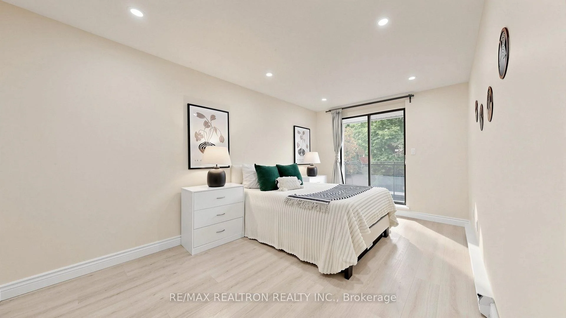 Photo 48 of Unit 151, 10 Moonstone Byway, North York, Hillcrest Village — HOMEH