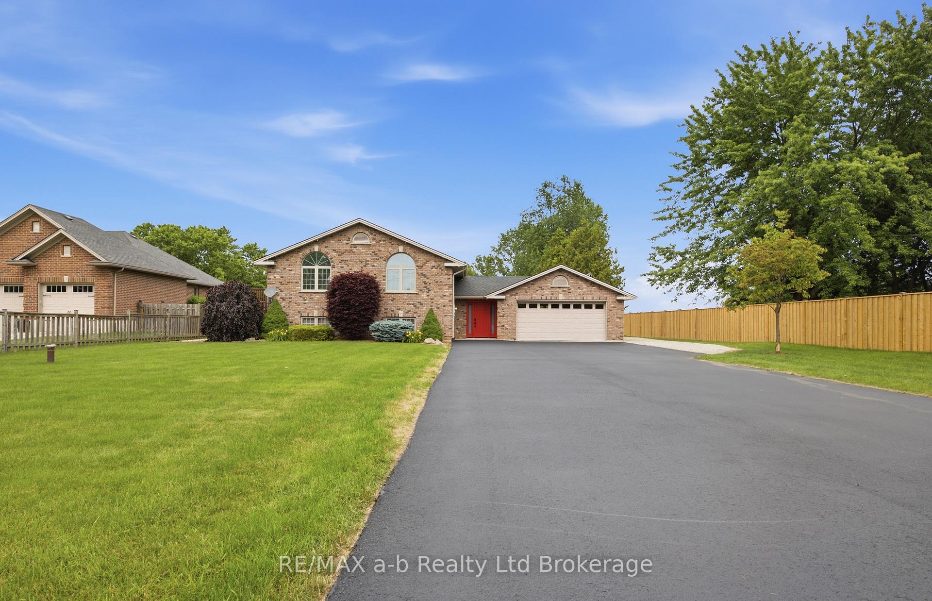 Photo 2 of 6744 Hacienda Road, Malahide, Rural Malahide — HOMEH