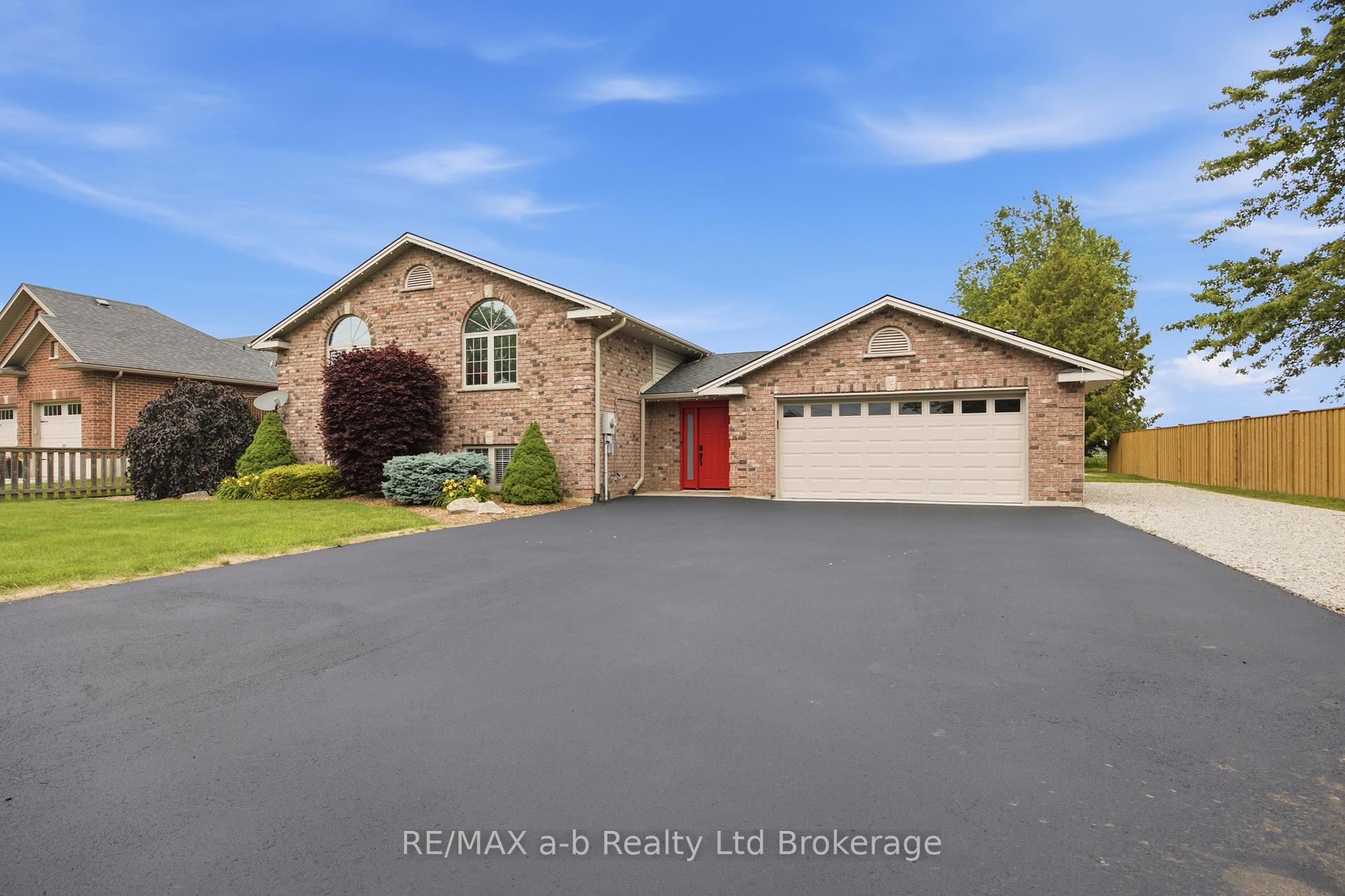 Photo 3 of 6744 Hacienda Road, Malahide, Rural Malahide — HOMEH
