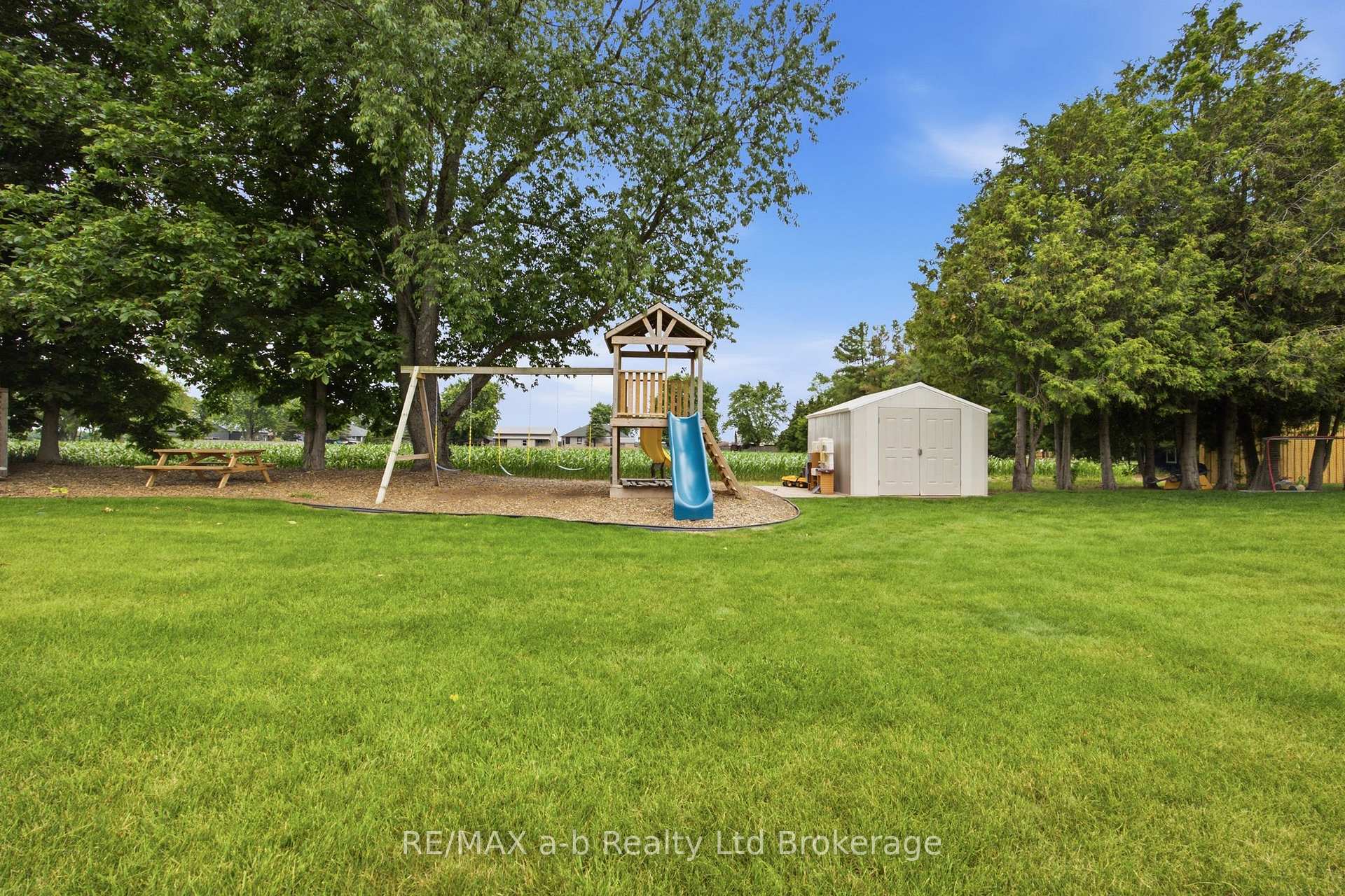 Photo 10 of 6744 Hacienda Road, Malahide, Rural Malahide — HOMEH