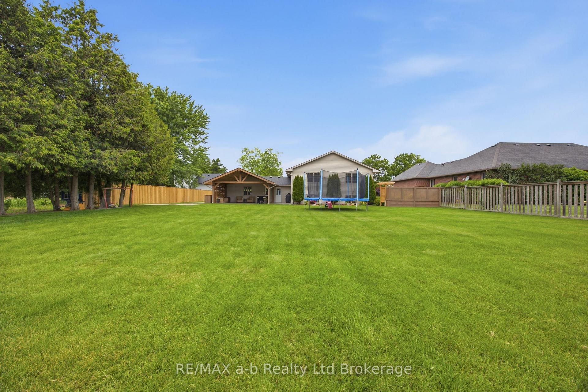 Photo 11 of 6744 Hacienda Road, Malahide, Rural Malahide — HOMEH