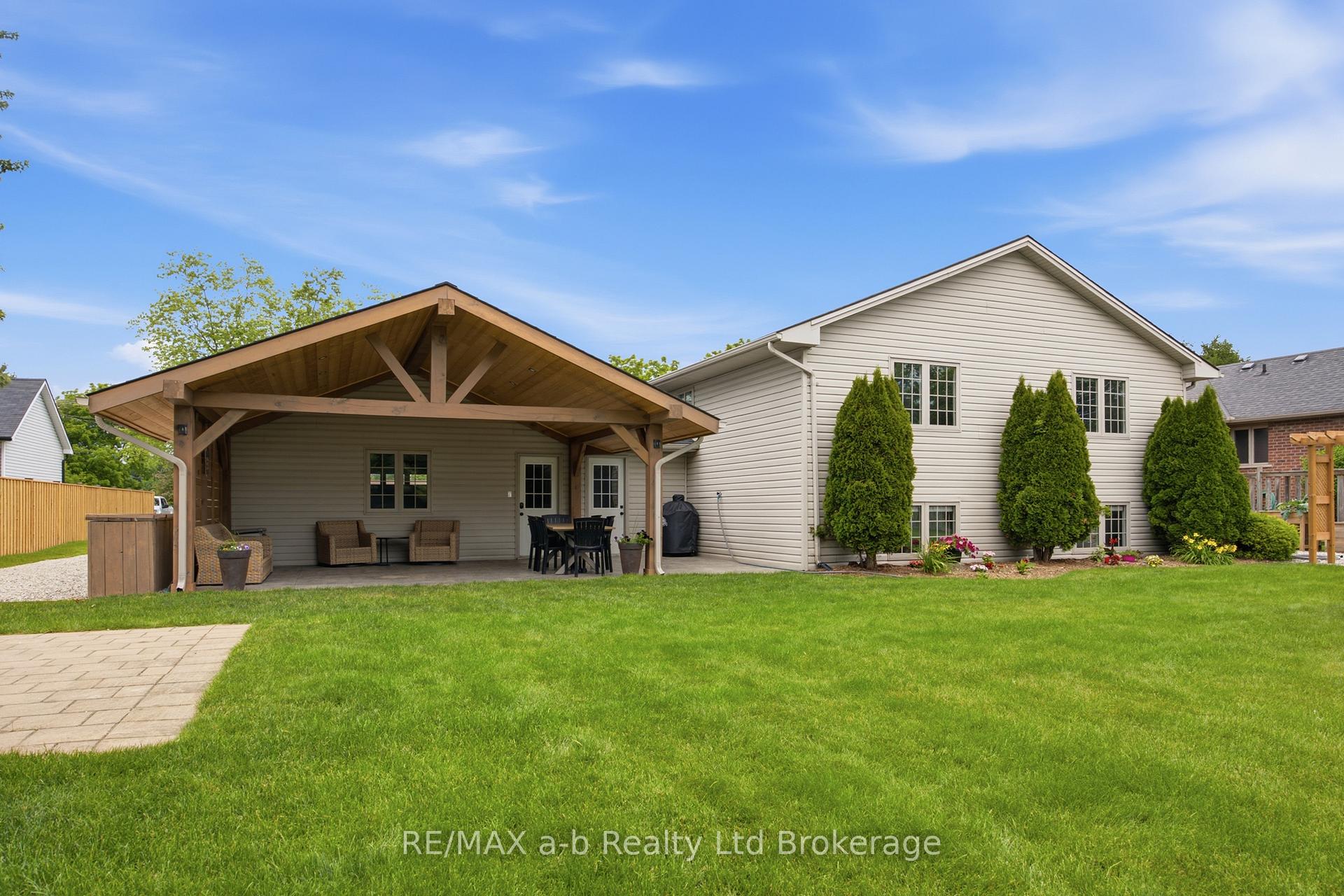 Photo 13 of 6744 Hacienda Road, Malahide, Rural Malahide — HOMEH
