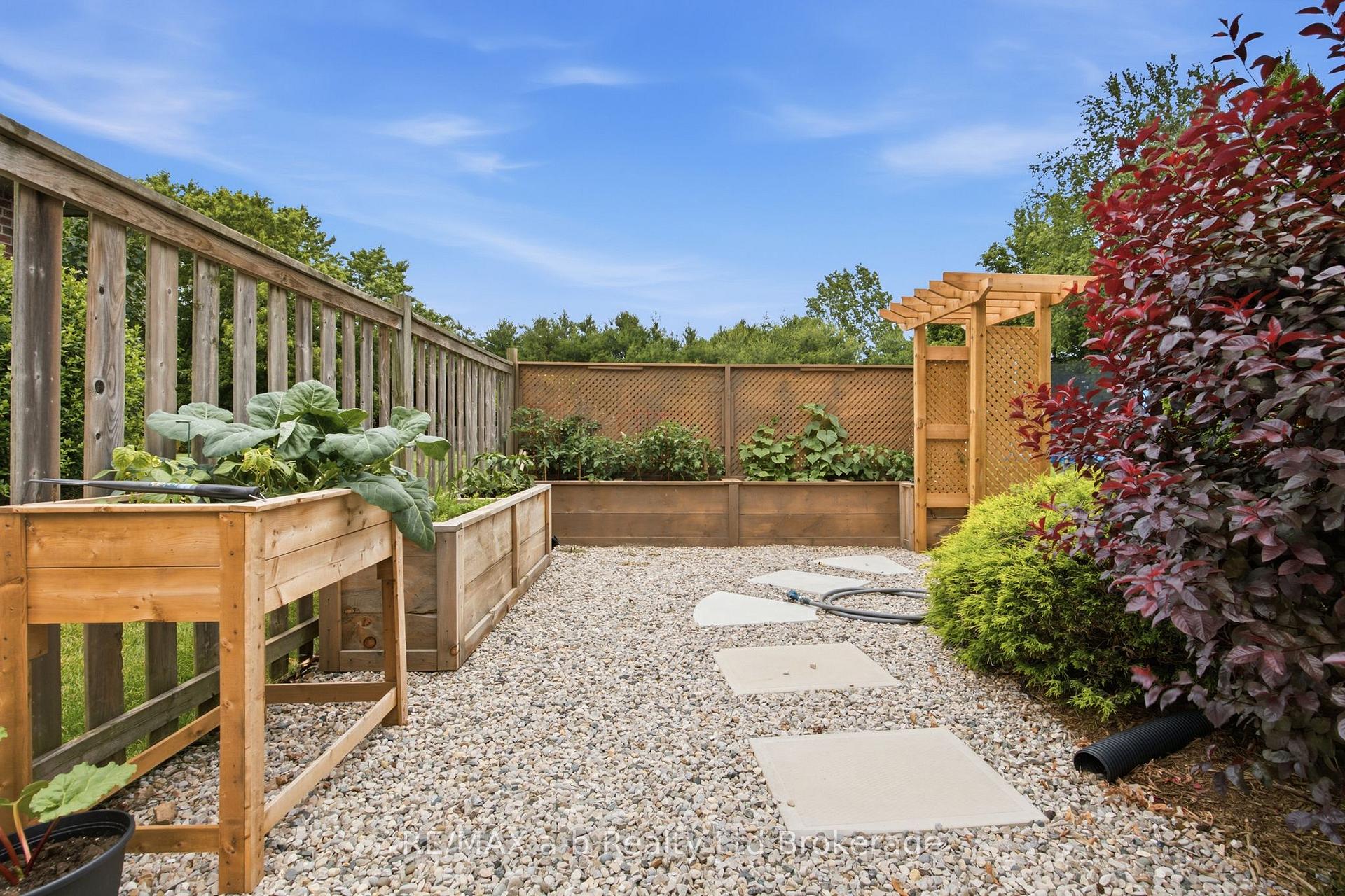 Photo 14 of 6744 Hacienda Road, Malahide, Rural Malahide — HOMEH