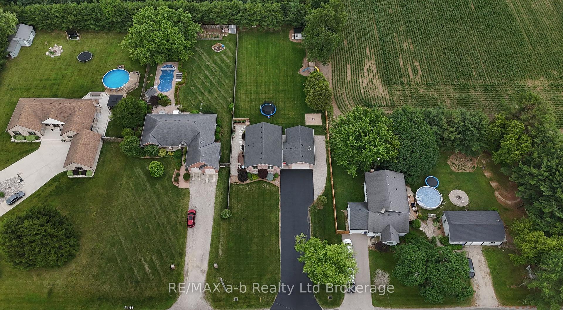 Photo 16 of 6744 Hacienda Road, Malahide, Rural Malahide — HOMEH