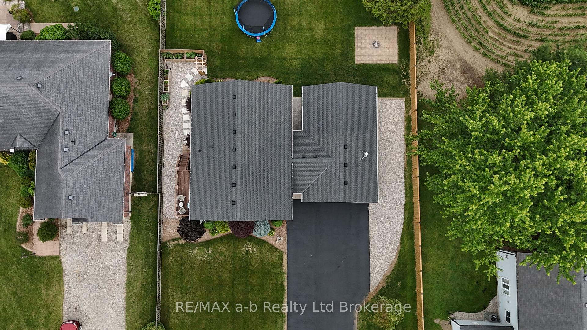Photo 18 of 6744 Hacienda Road, Malahide, Rural Malahide — HOMEH