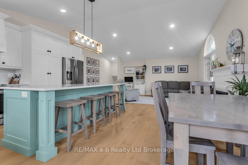 Photo 24 of 6744 Hacienda Road, Malahide, Rural Malahide — HOMEH