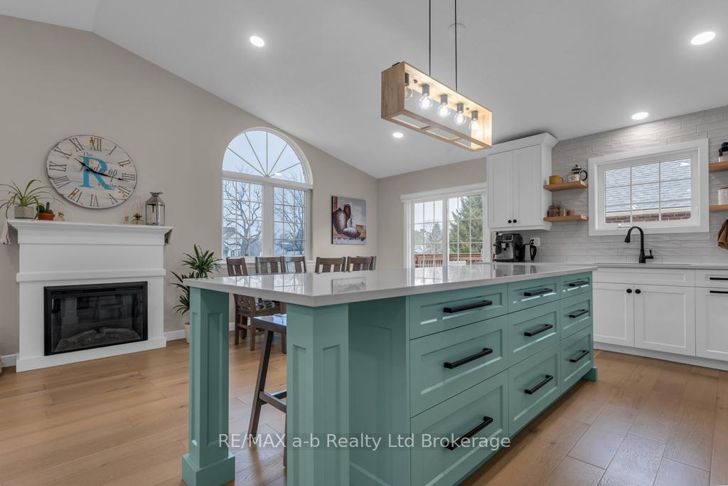 Photo 25 of 6744 Hacienda Road, Malahide, Rural Malahide — HOMEH