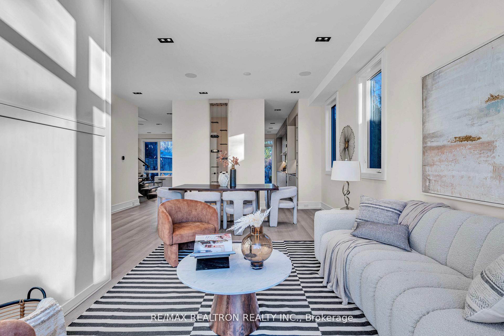 Photo 4 of 19 Topham Road, Toronto, O'Connor-Parkview — HOMEH