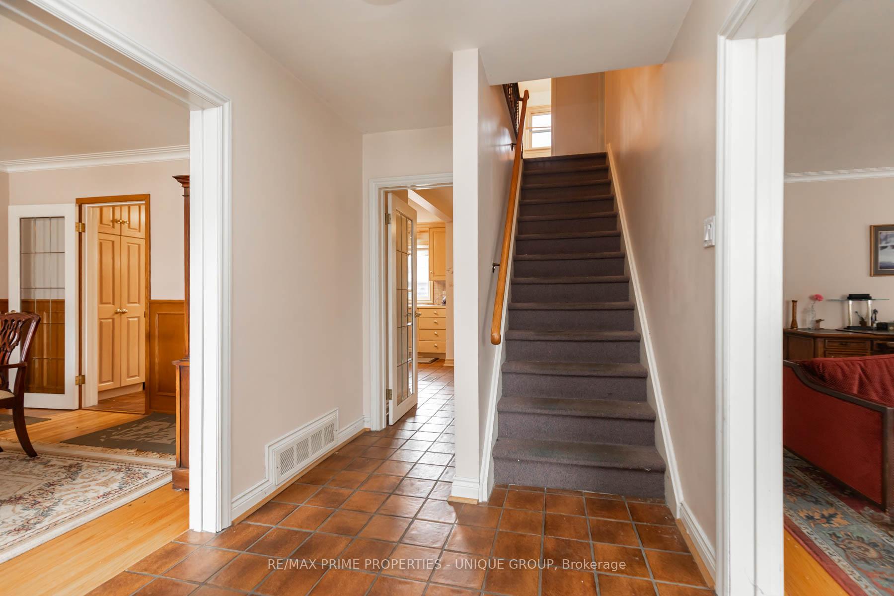 Photo 2 of 173 Ridley Boulevard, Toronto, Bedford Park-Nortown — HOMEH