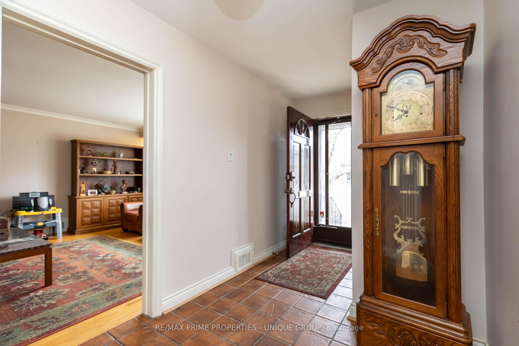 Photo 3 of 173 Ridley Boulevard, Toronto, Bedford Park-Nortown — HOMEH