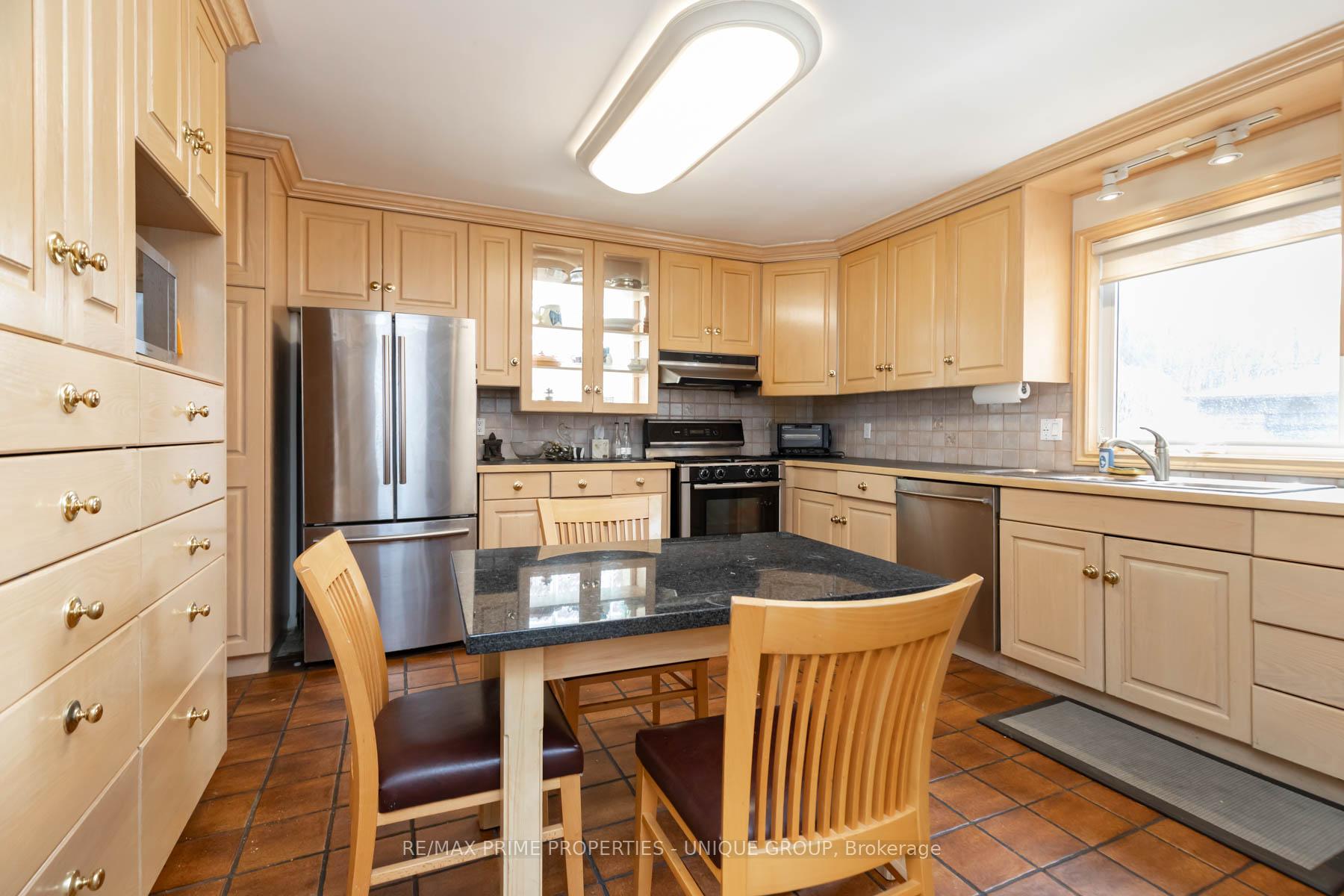 Photo 8 of 173 Ridley Boulevard, Toronto, Bedford Park-Nortown — HOMEH