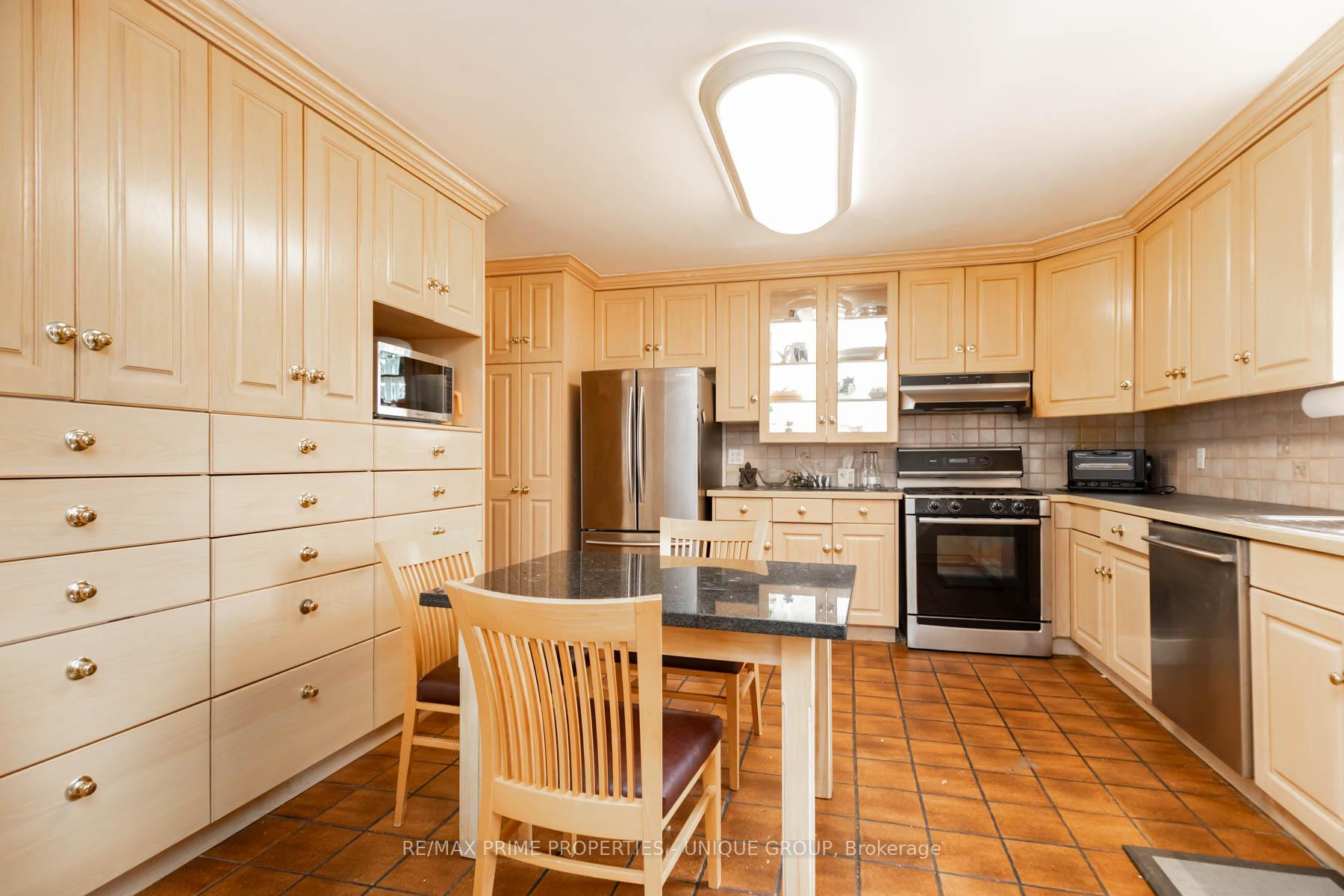 Photo 10 of 173 Ridley Boulevard, Toronto, Bedford Park-Nortown — HOMEH