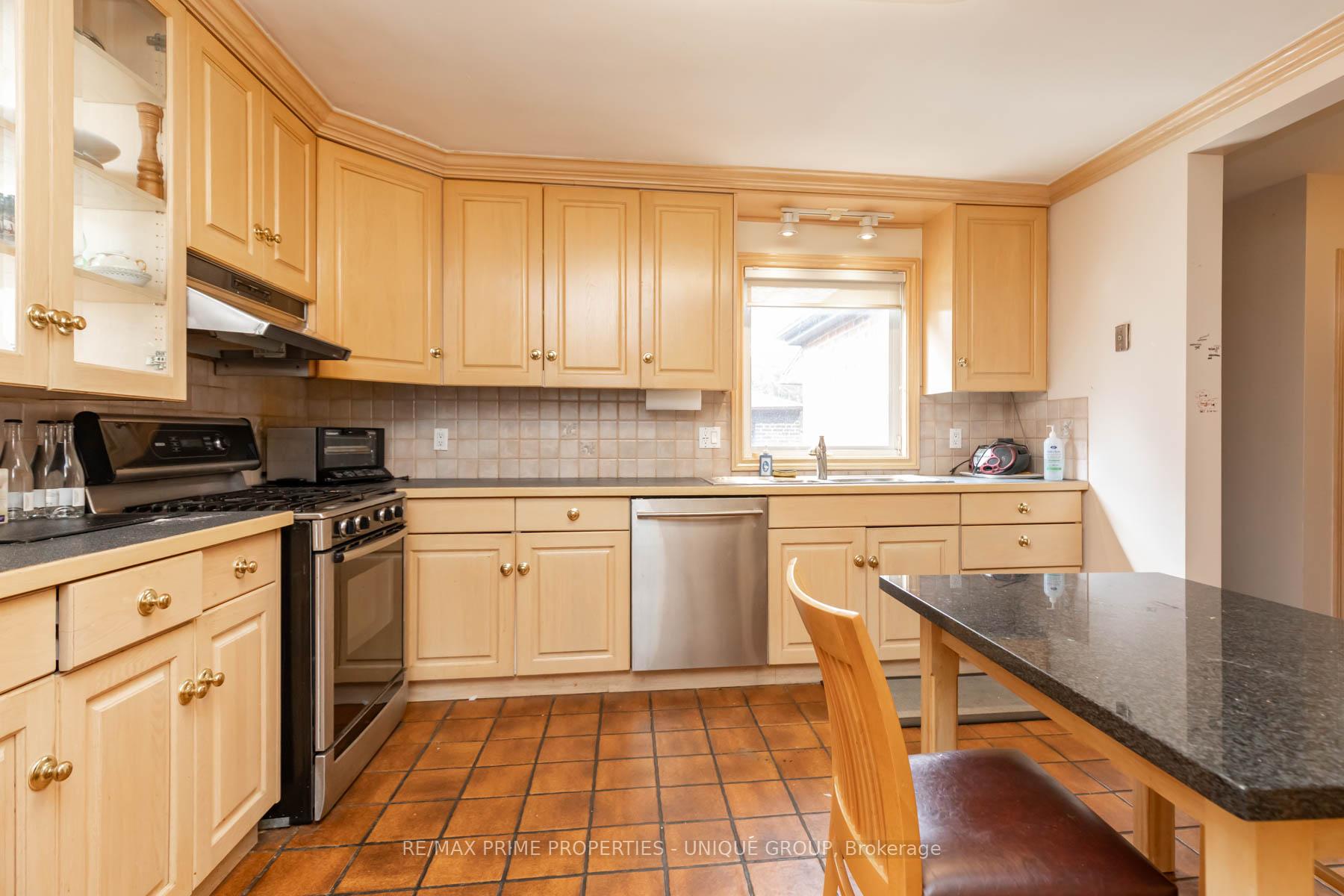 Photo 12 of 173 Ridley Boulevard, Toronto, Bedford Park-Nortown — HOMEH