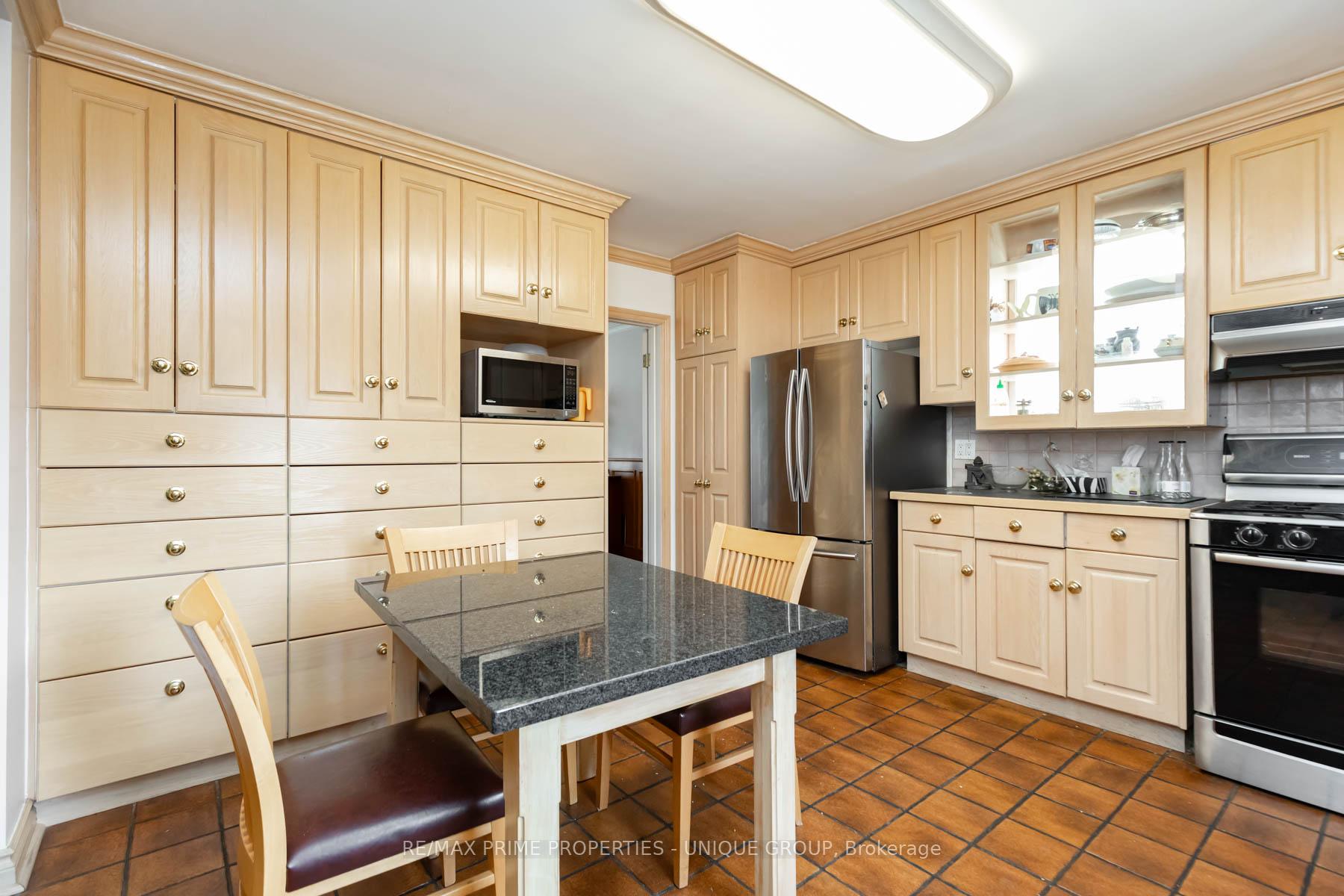 Photo 13 of 173 Ridley Boulevard, Toronto, Bedford Park-Nortown — HOMEH