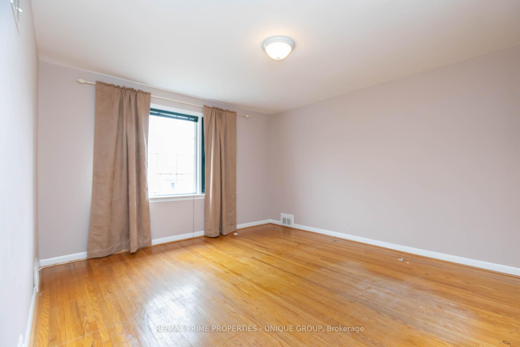 Photo 25 of 173 Ridley Boulevard, Toronto, Bedford Park-Nortown — HOMEH