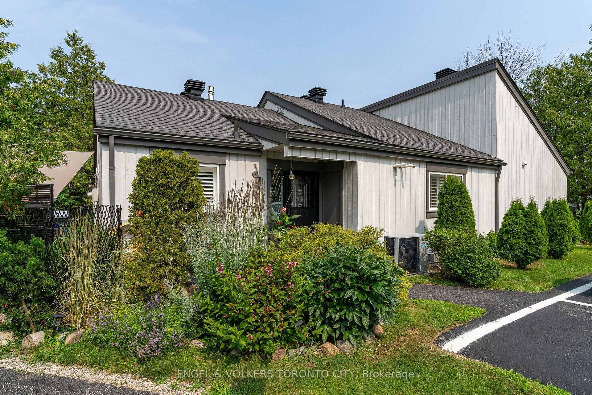 Photo 1 of 444 Oxbow Crescent, Collingwood — HOMEH