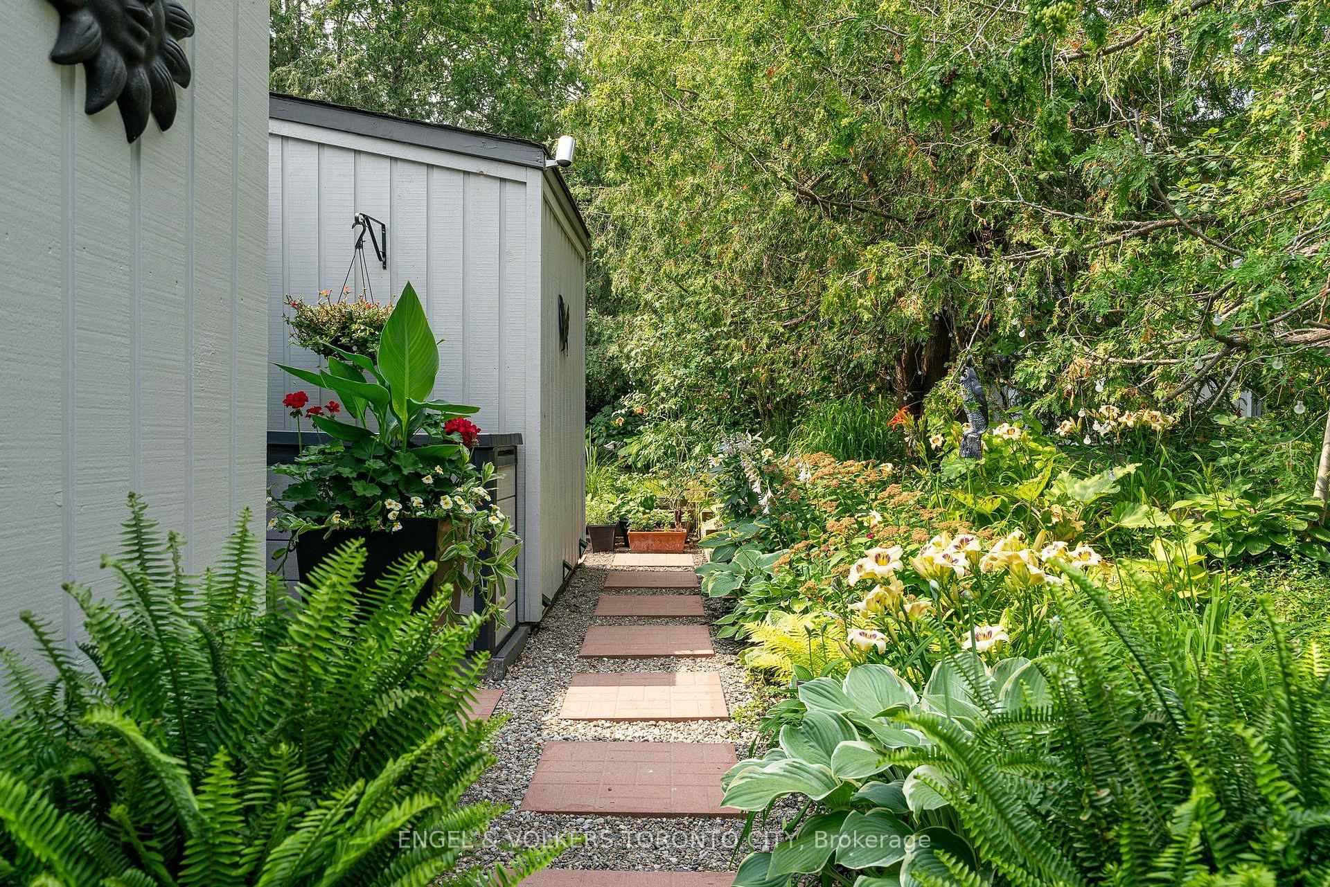 Photo 4 of 444 Oxbow Crescent, Collingwood — HOMEH