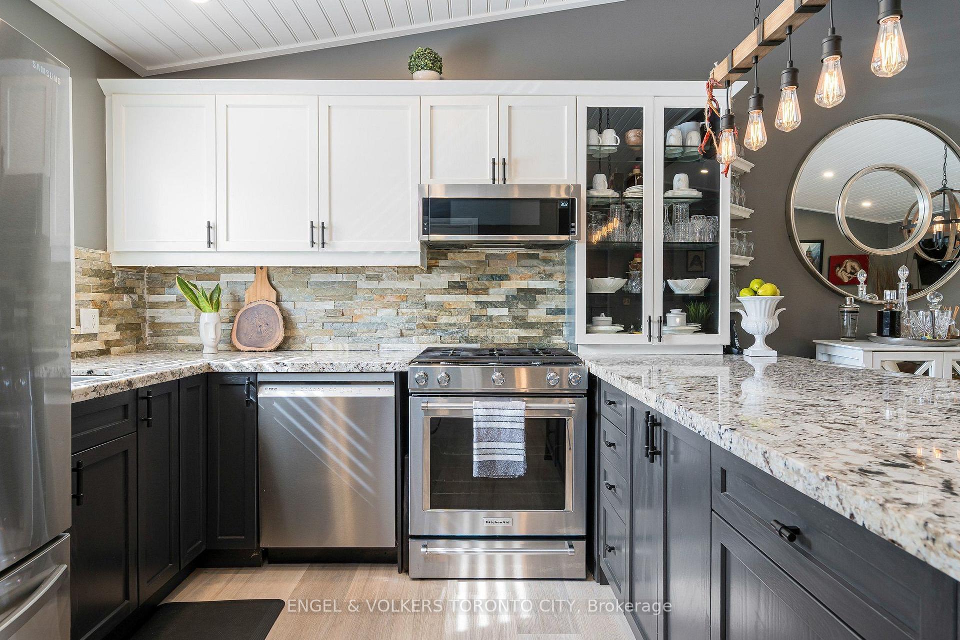 Photo 13 of 444 Oxbow Crescent, Collingwood — HOMEH