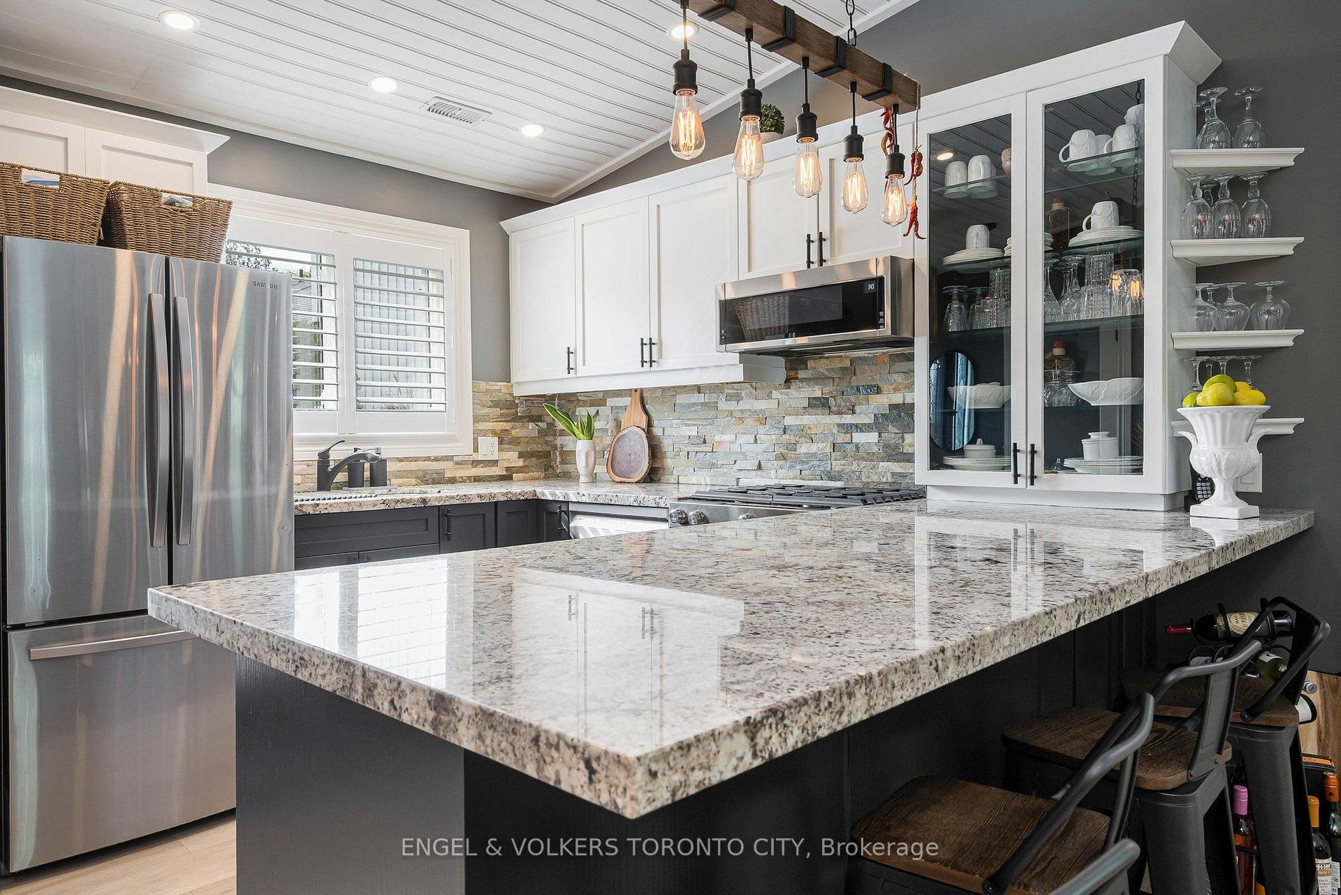 Photo 14 of 444 Oxbow Crescent, Collingwood — HOMEH
