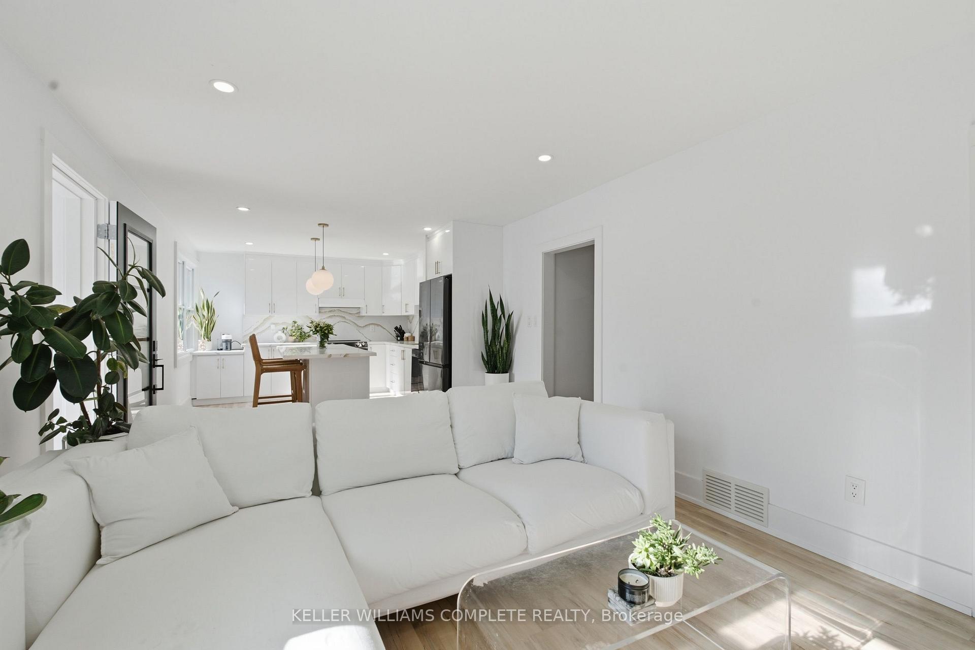 Photo 8 of 409 Ontario Street, Grimsby, Grimsby Beach — HOMEH