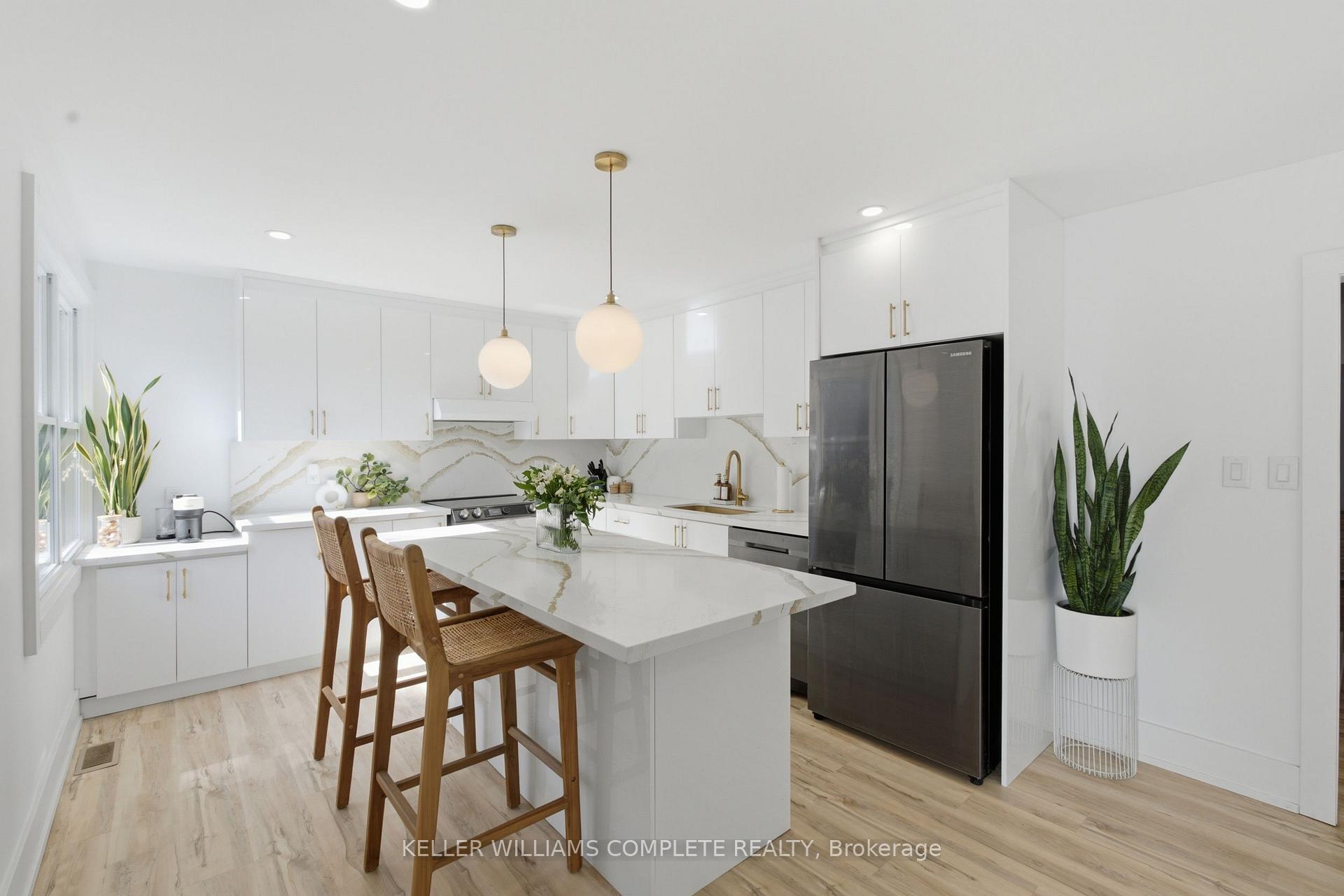 Photo 9 of 409 Ontario Street, Grimsby, Grimsby Beach — HOMEH