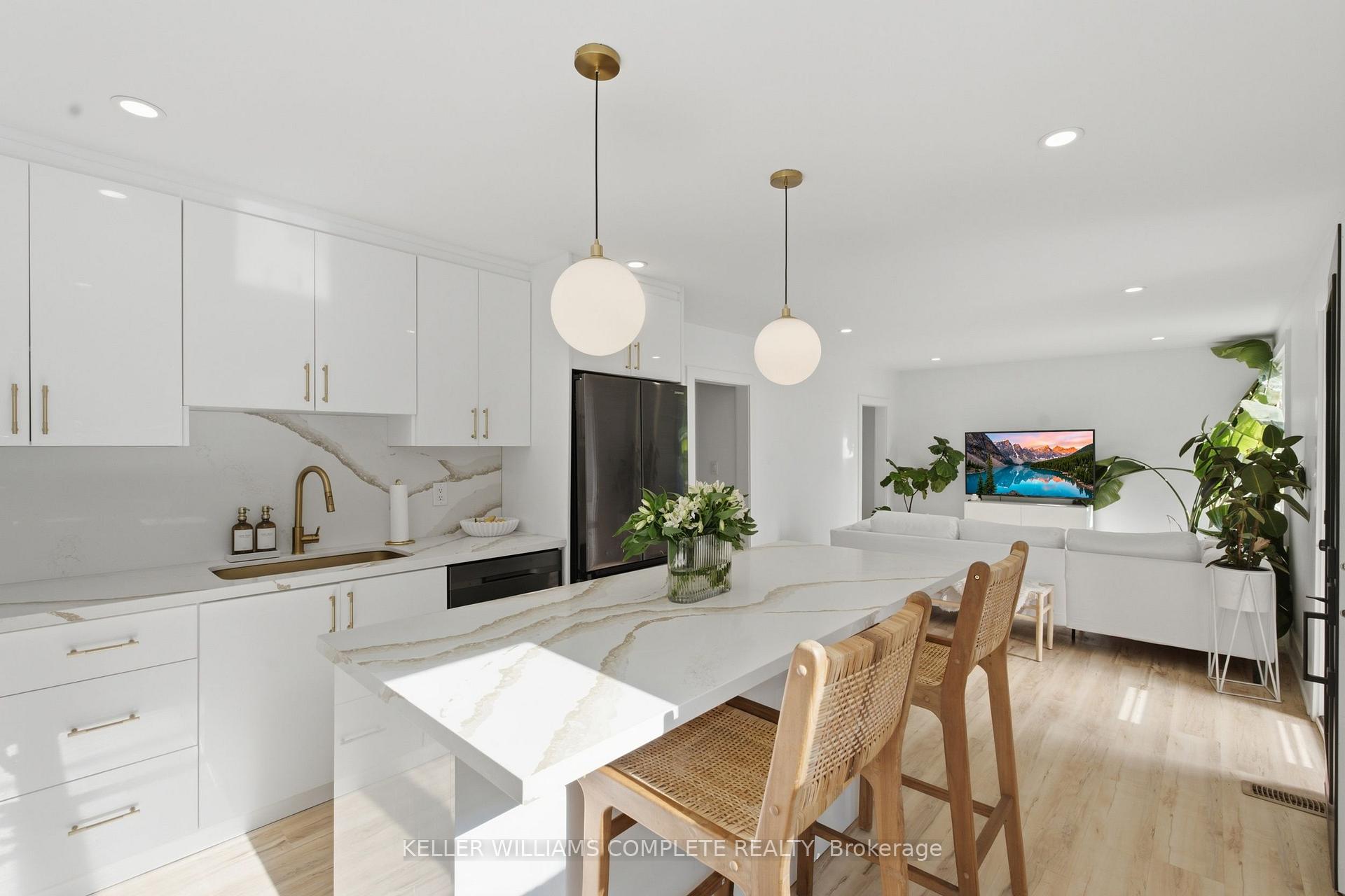 Photo 11 of 409 Ontario Street, Grimsby, Grimsby Beach — HOMEH