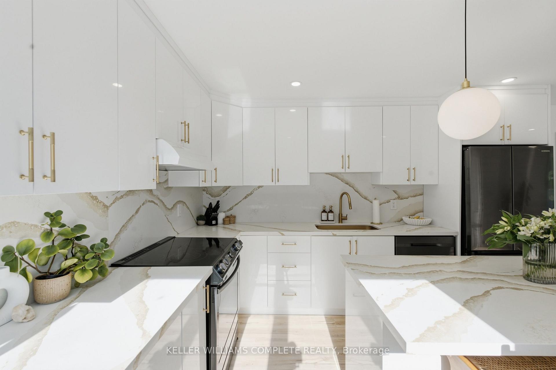 Photo 12 of 409 Ontario Street, Grimsby, Grimsby Beach — HOMEH
