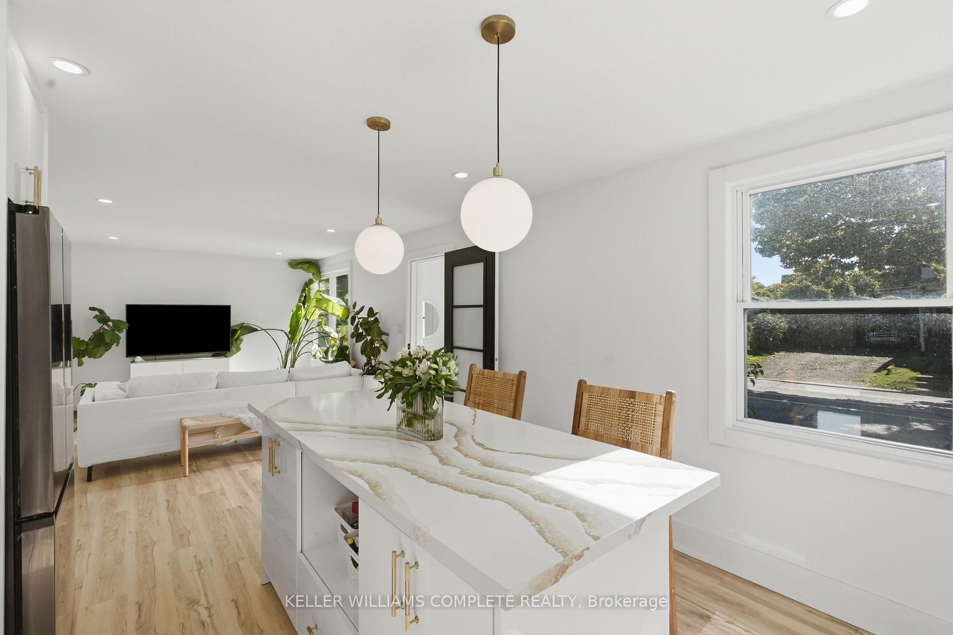 Photo 13 of 409 Ontario Street, Grimsby, Grimsby Beach — HOMEH