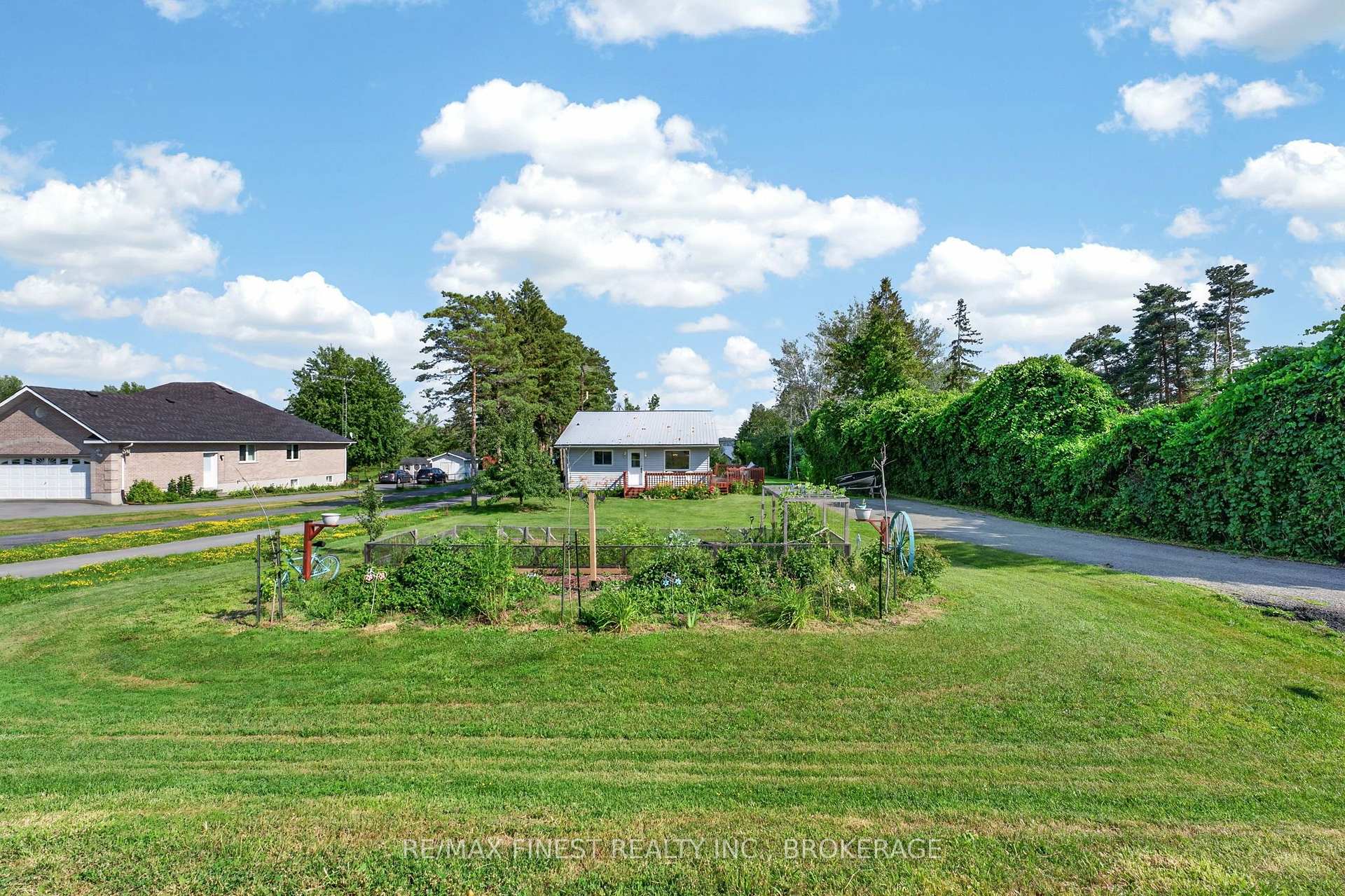 Photo 27 of 54 Bayview Drive, Greater Napanee, Greater Napanee — HOMEH