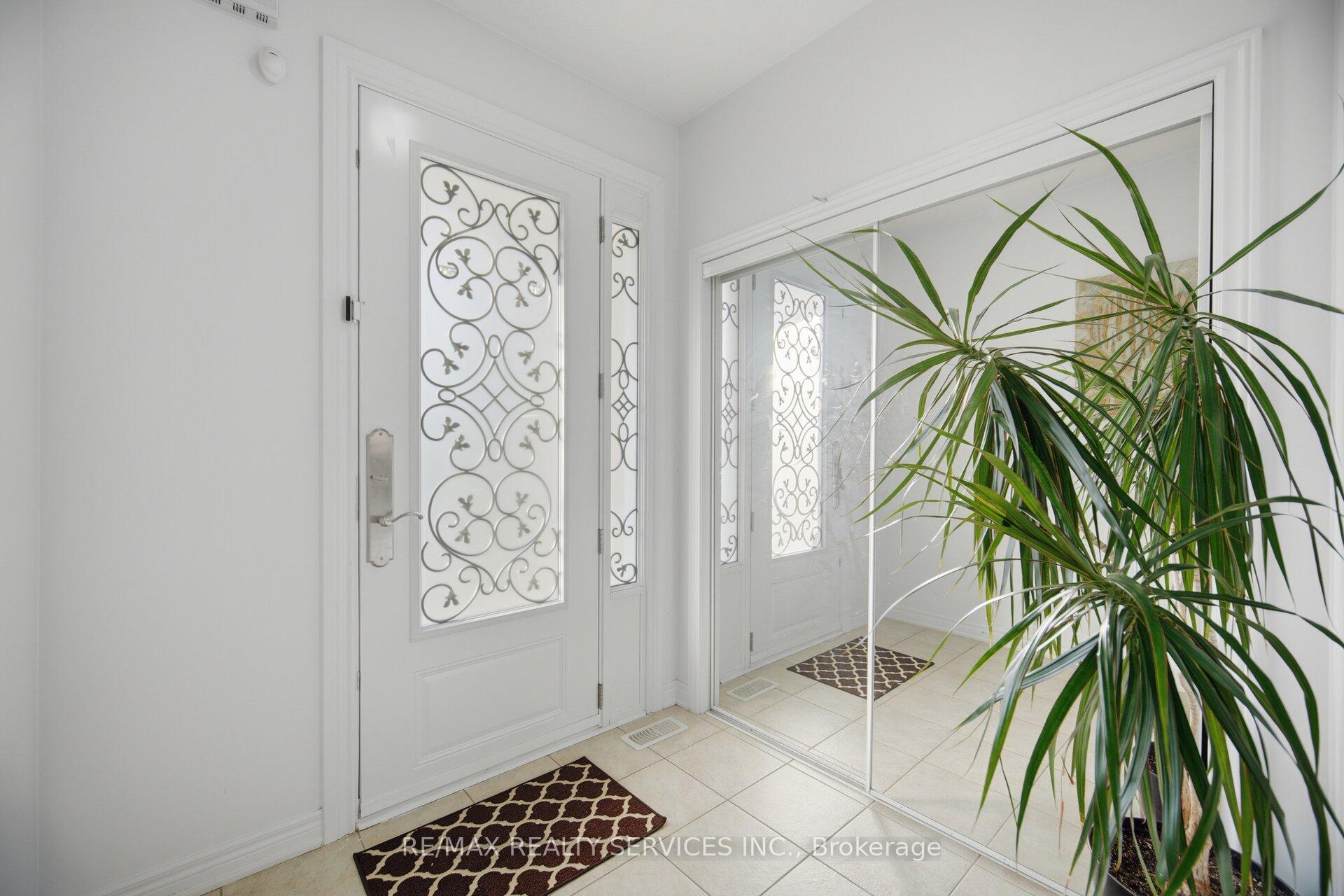 Photo 3 of 18 Seedland Crescent, Brampton, Sandringham-Wellington — HOMEH