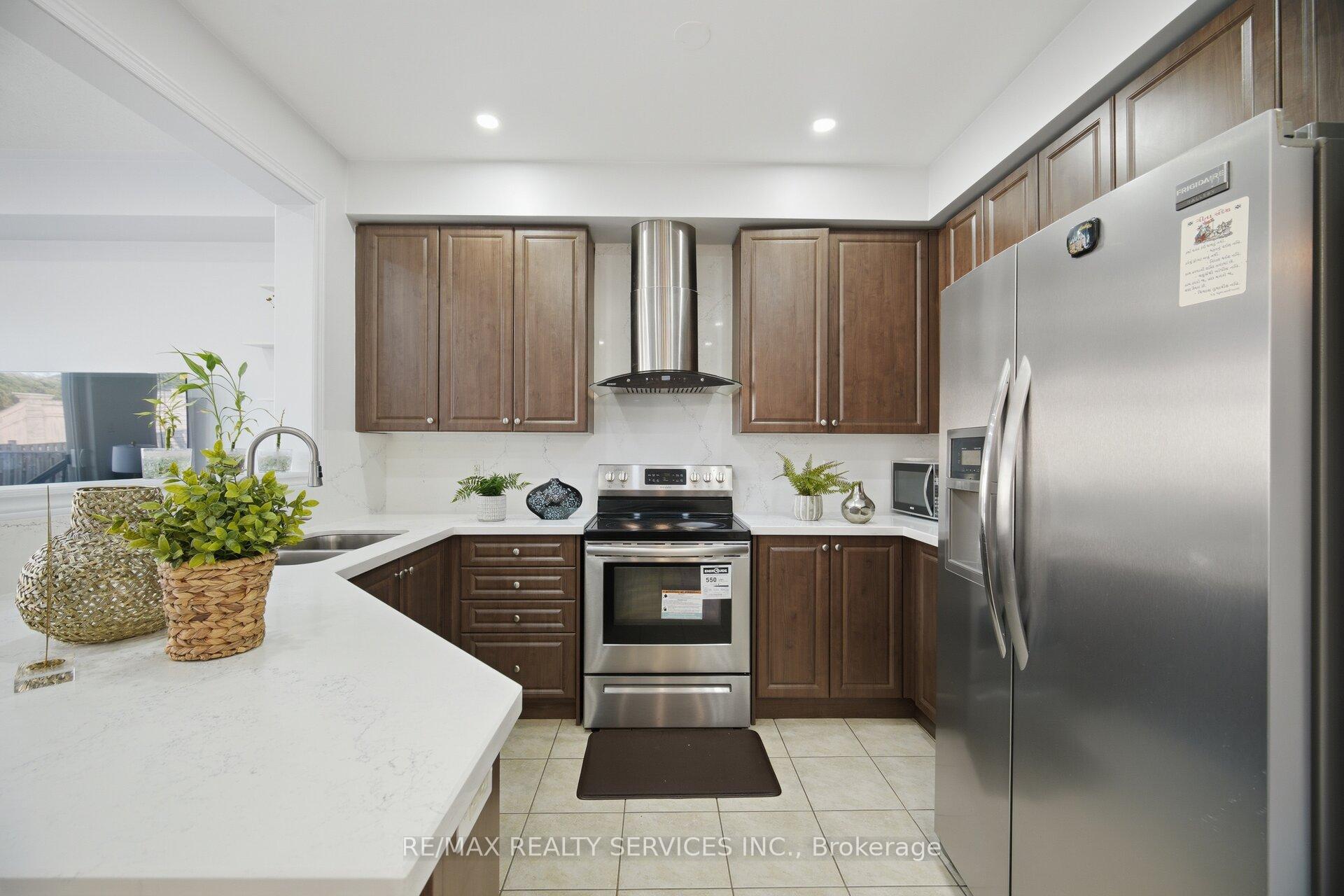 Photo 6 of 18 Seedland Crescent, Brampton, Sandringham-Wellington — HOMEH