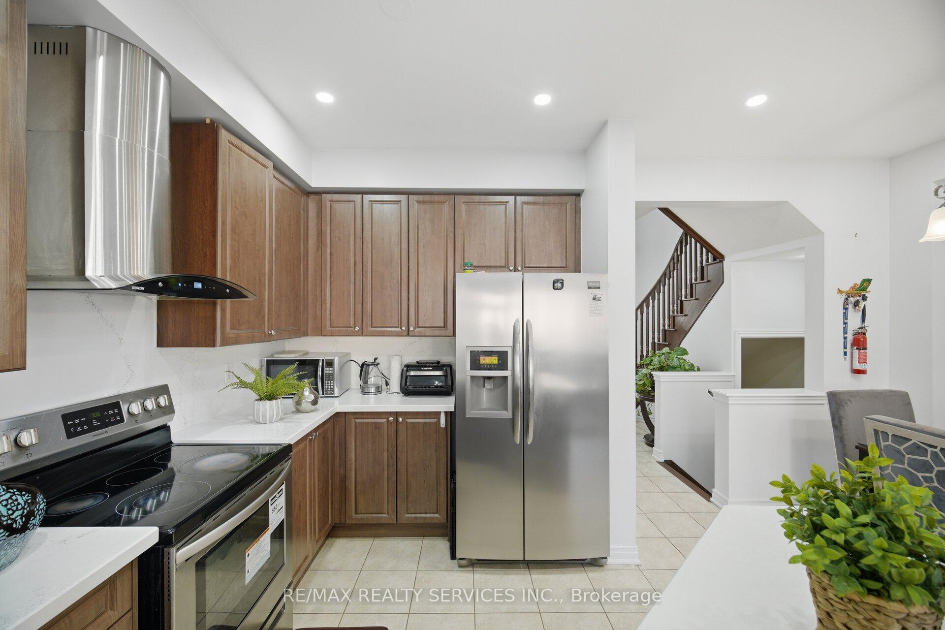 Photo 7 of 18 Seedland Crescent, Brampton, Sandringham-Wellington — HOMEH