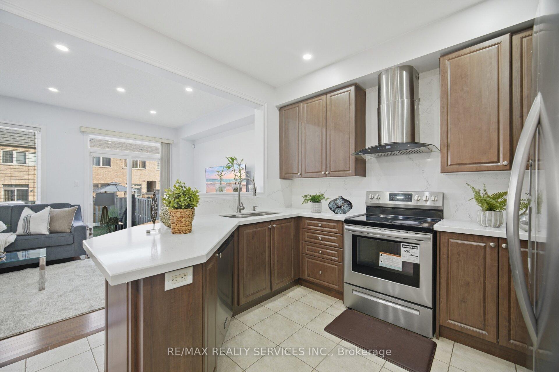Photo 8 of 18 Seedland Crescent, Brampton, Sandringham-Wellington — HOMEH