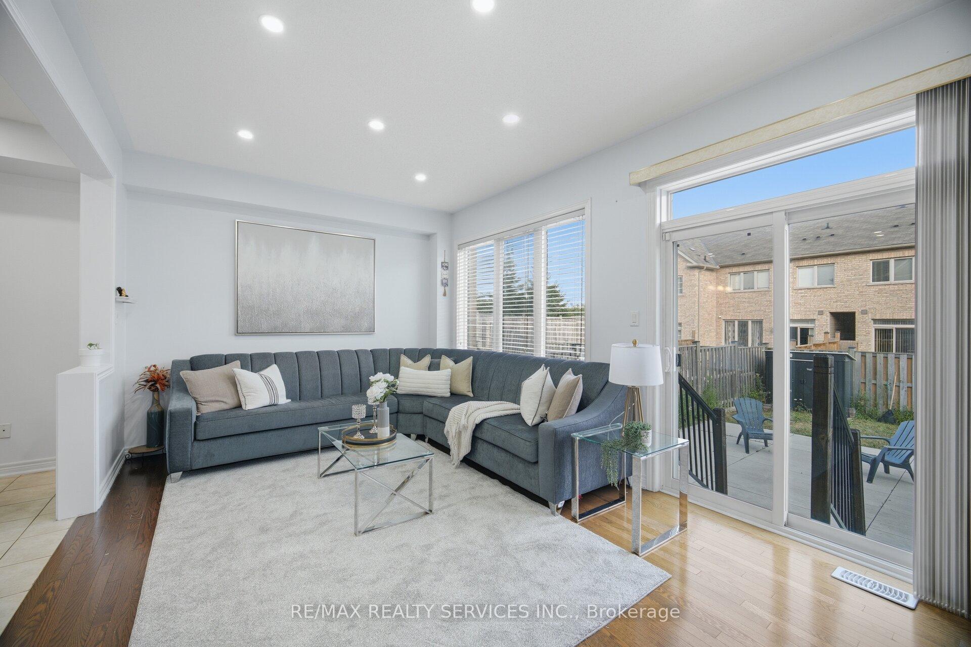 Photo 13 of 18 Seedland Crescent, Brampton, Sandringham-Wellington — HOMEH